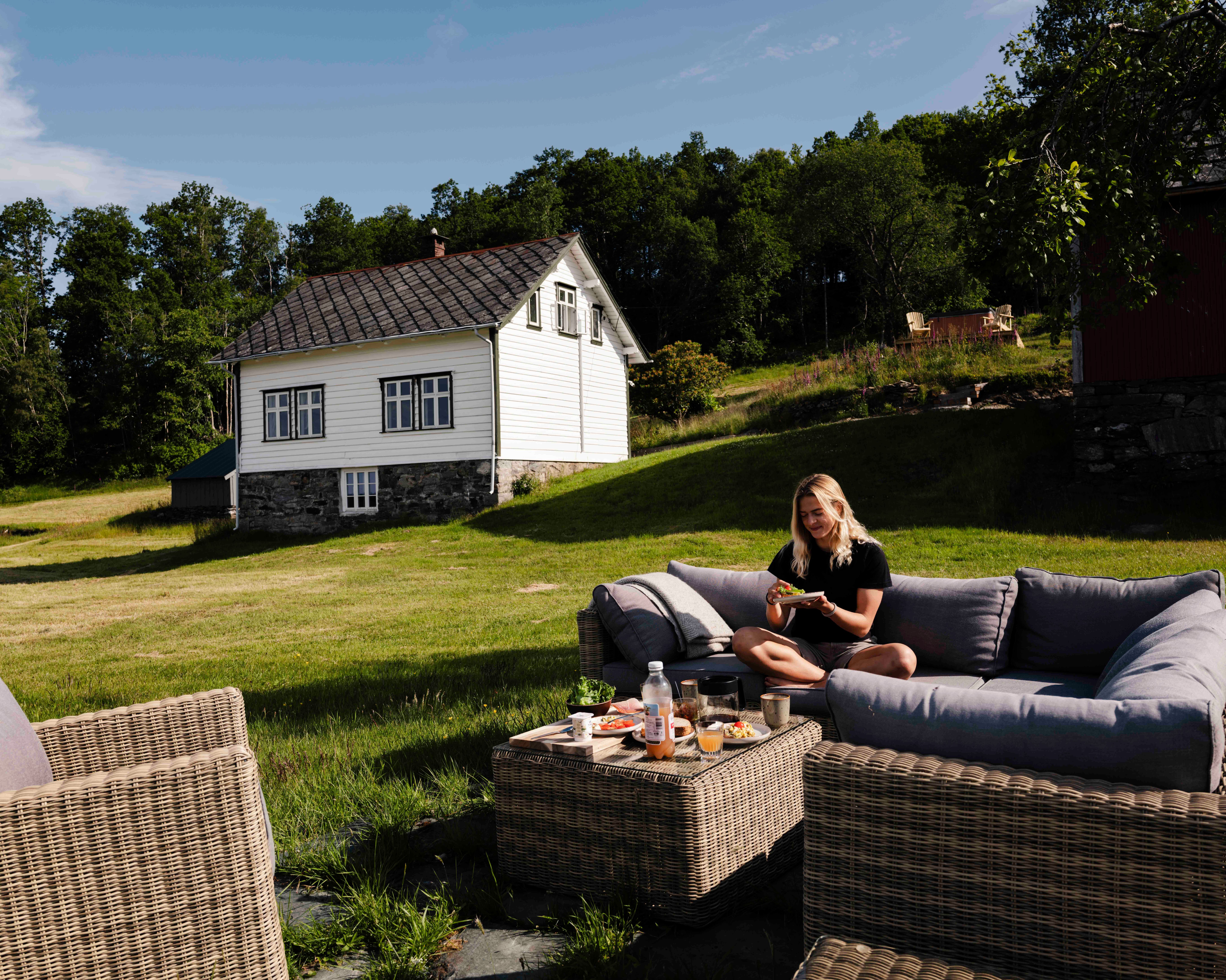 Outdoor breakfast at Stigen Fjordlodge in Hardanger.
