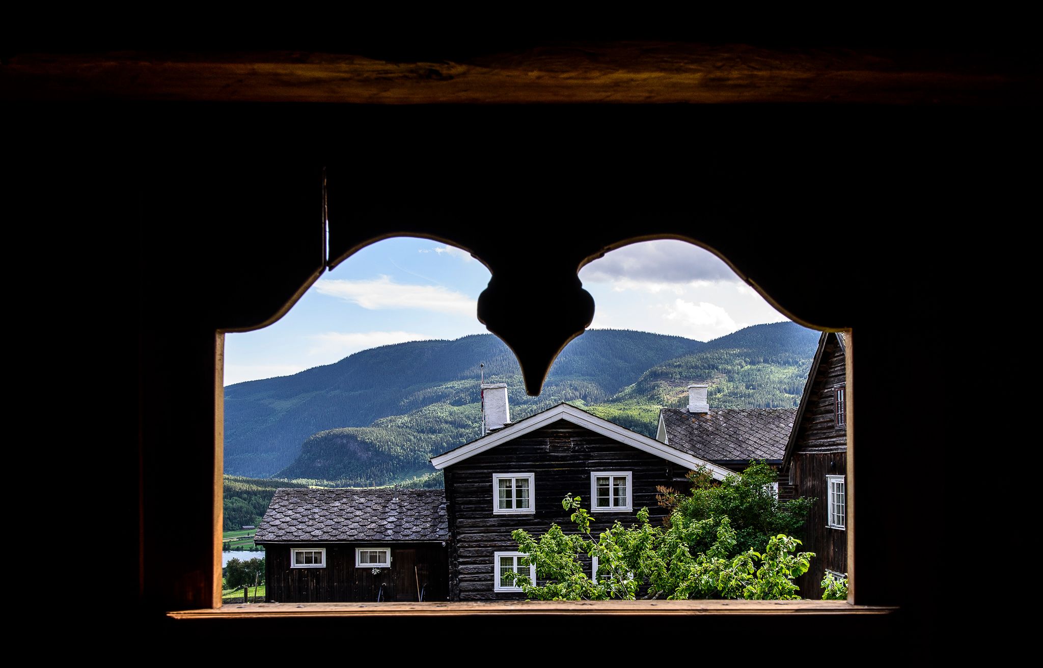 View of Sygard Grytting through a cutout in the wall