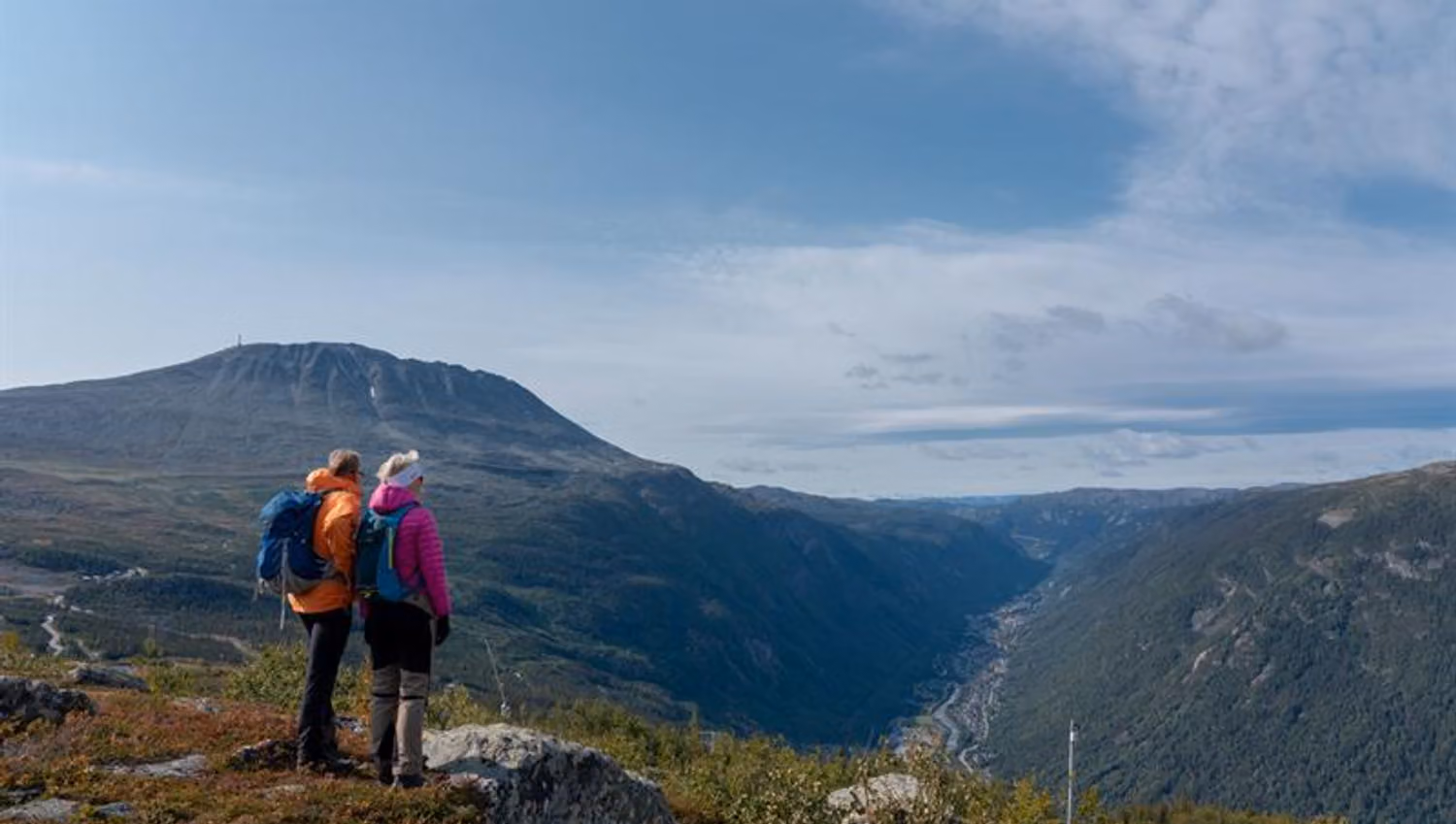 Flott utsikt til Rjukan og Gaustatoppen fra Skipsfjell