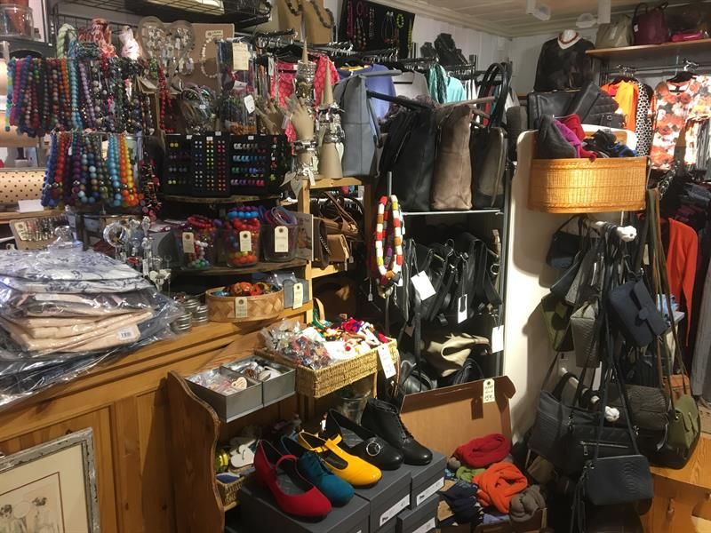 Shoes, juwellery, handbags, purses