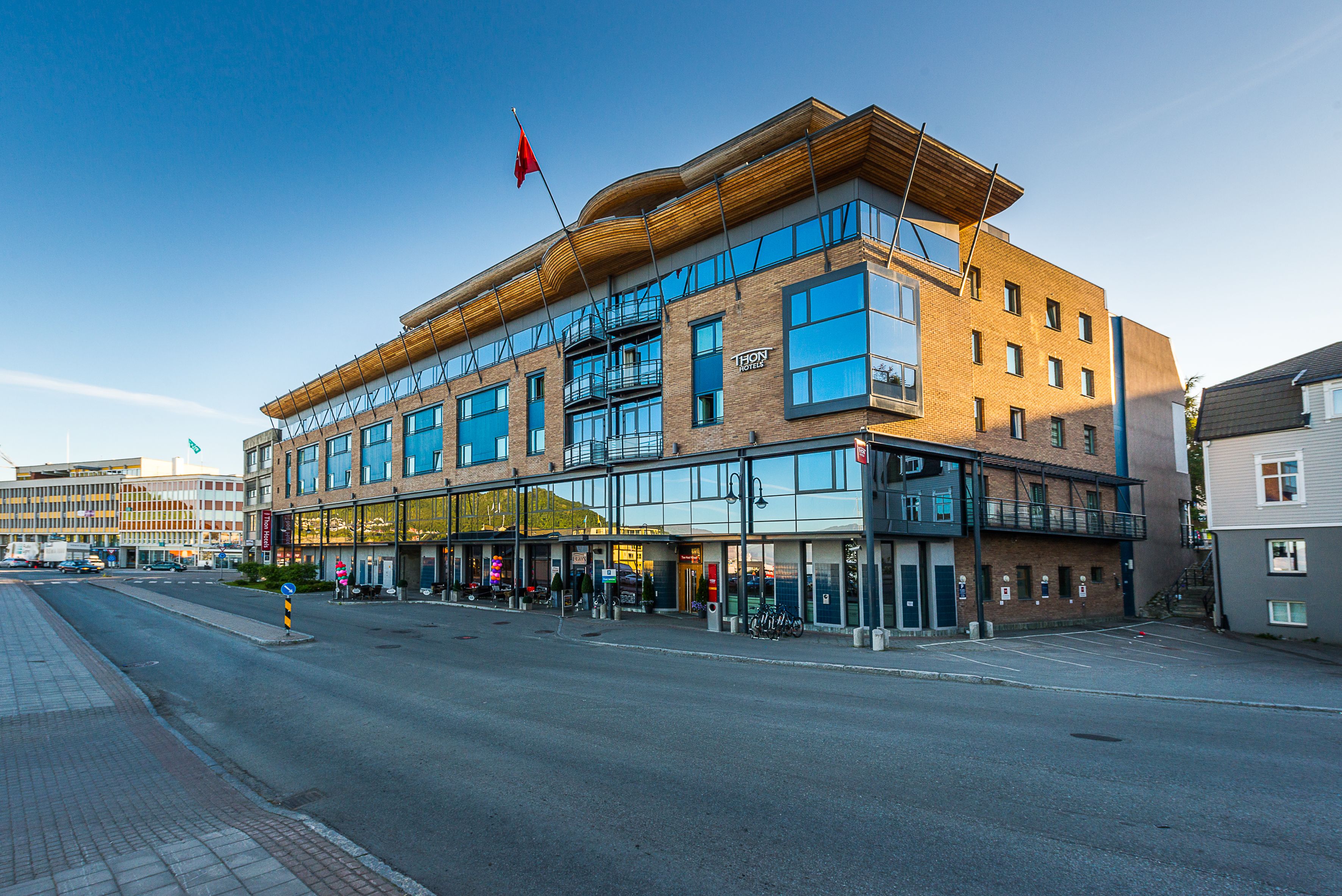 Thon-Hotel-Harstad-Fasade-3
