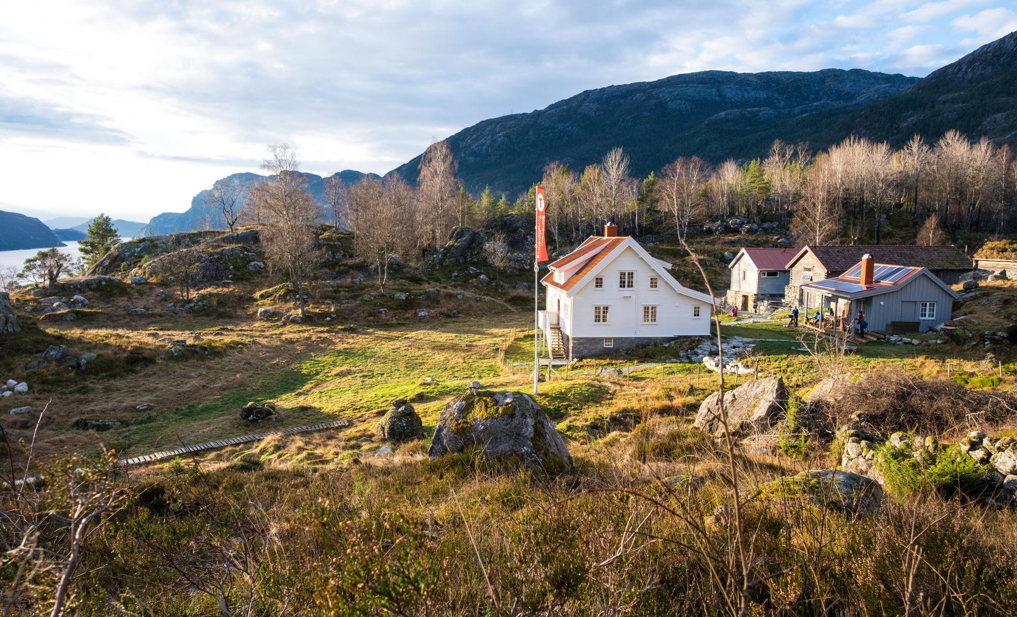 DNT Bakken gard in Lysefjorden