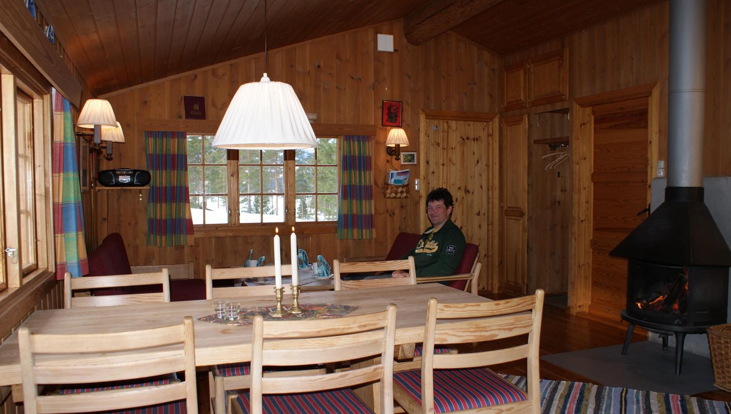 Fiskebekk, stue i hytte