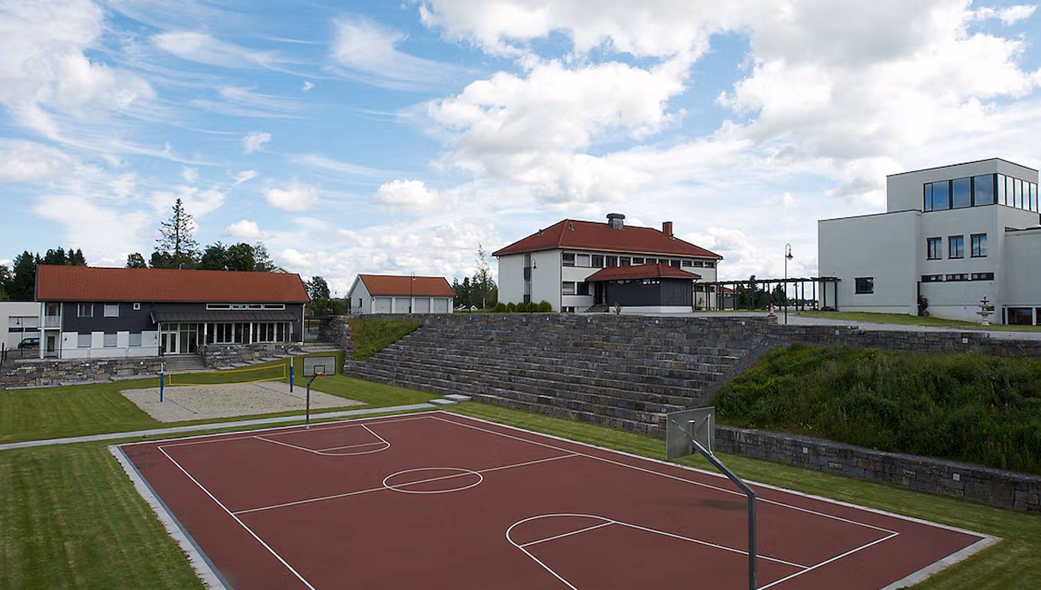 Elton - Internasjonal standard Basketbane - Svane Apartments