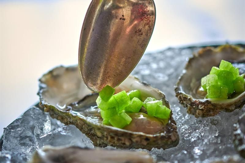 hand that puts garnish on oysters 