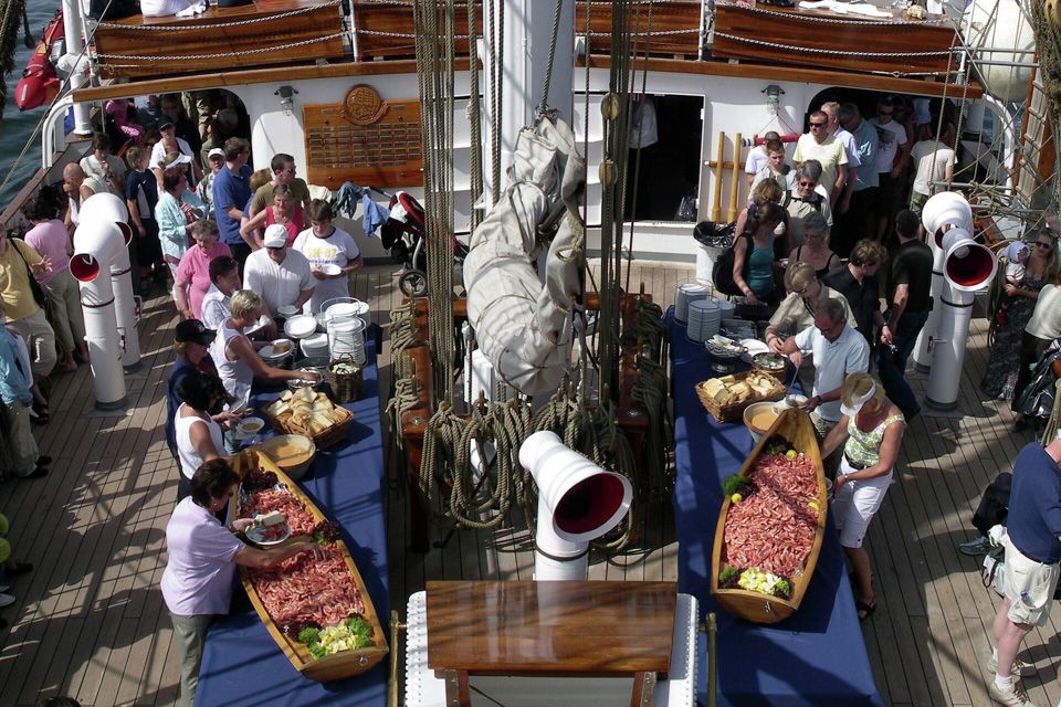 Cruise on the fjord with prawns.