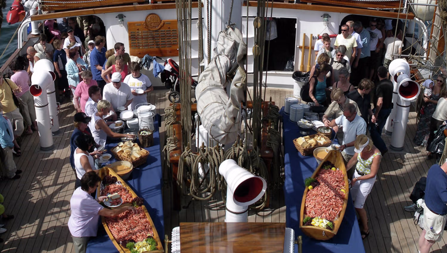 Cruise on the fjord with prawns.