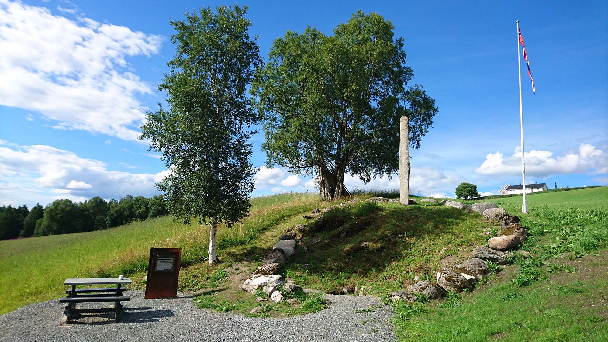 emorial stoen - The Olavskilden in Sul