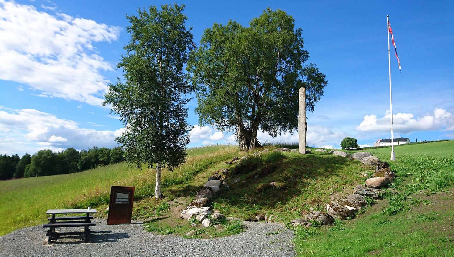 emorial stoen - The Olavskilden in Sul