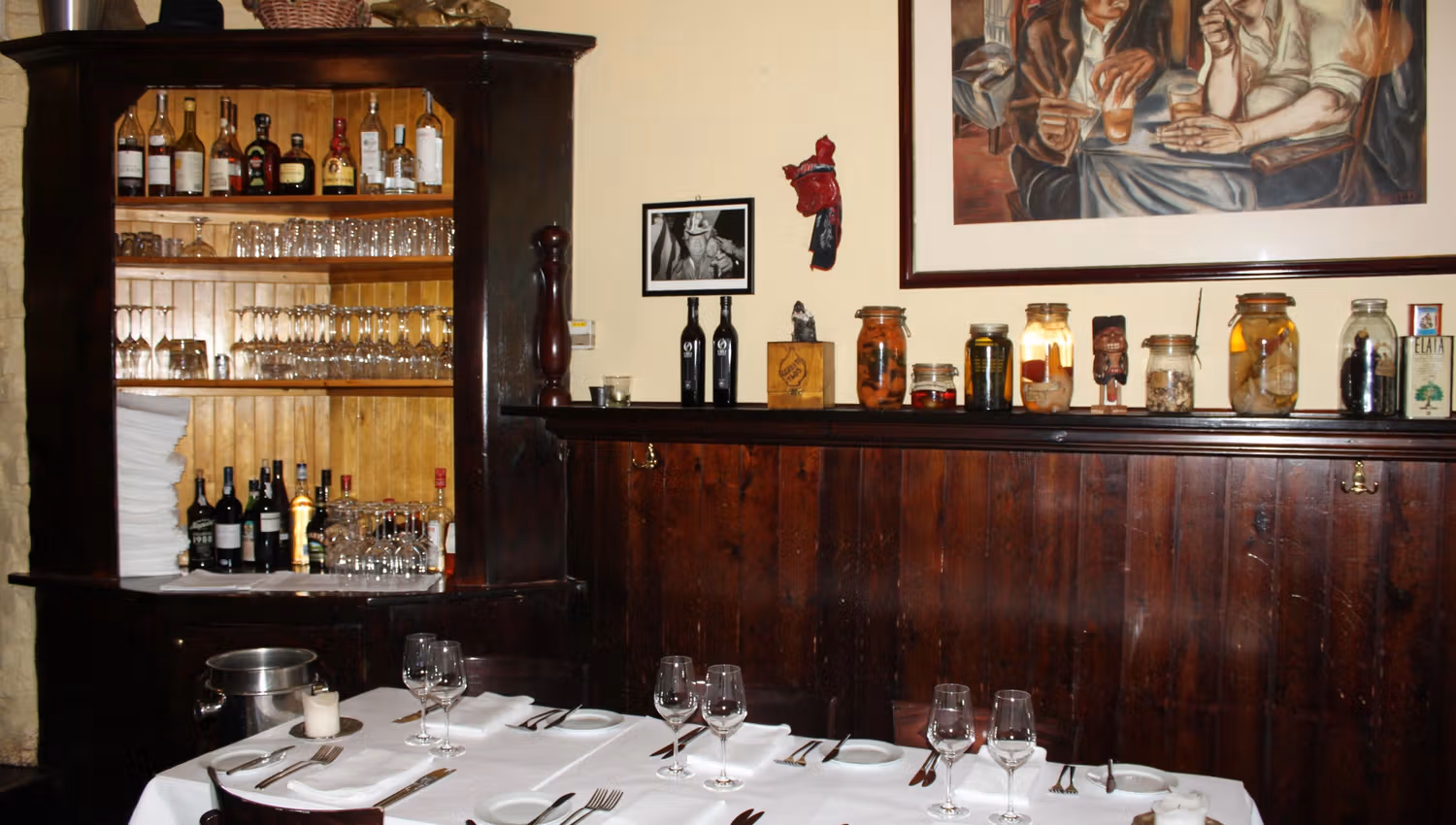 table and decoration at Palace Grill