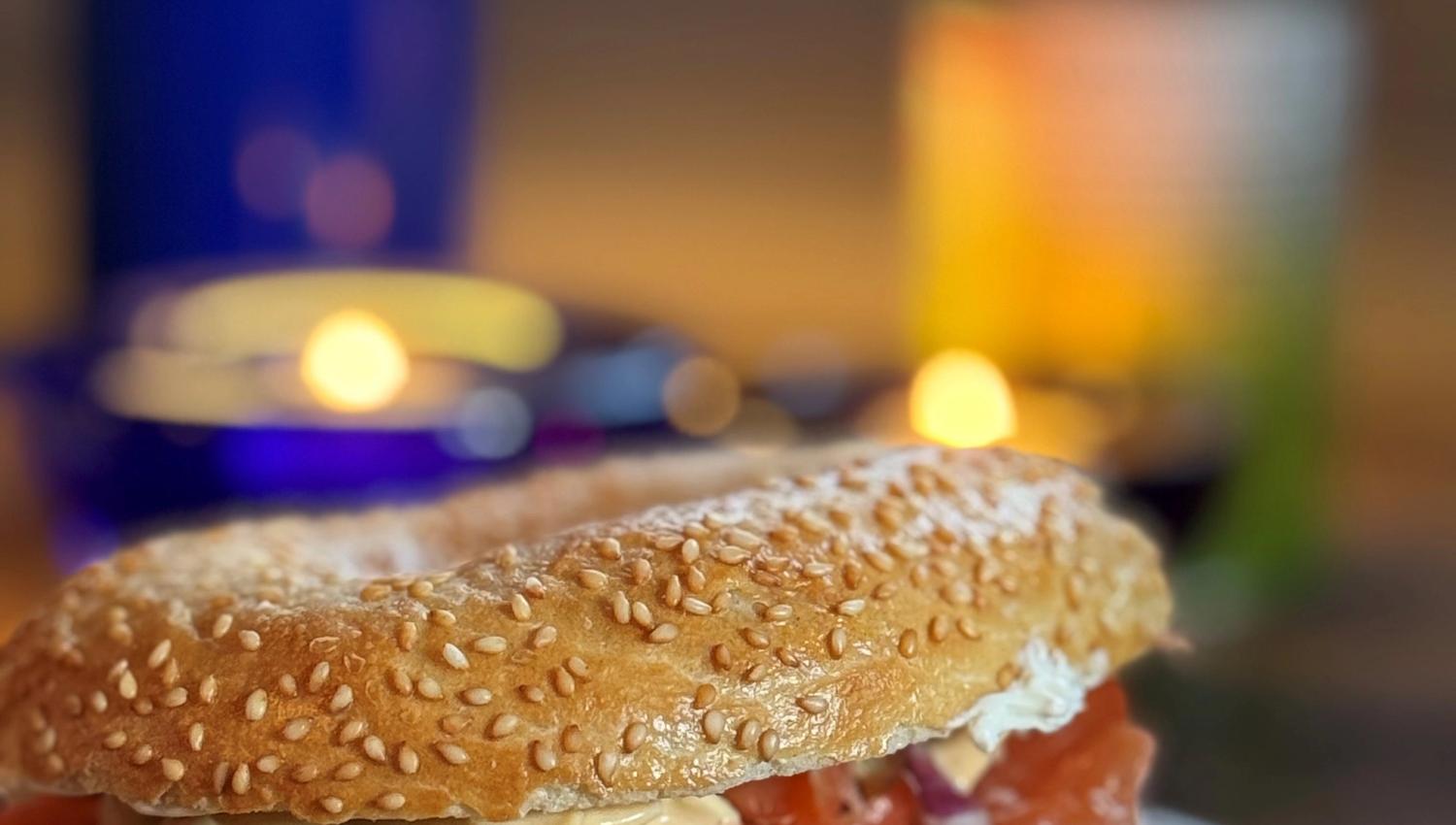 Norvald kafe og vinhus på Gjøvik Gård. Bagel med godt pålegg