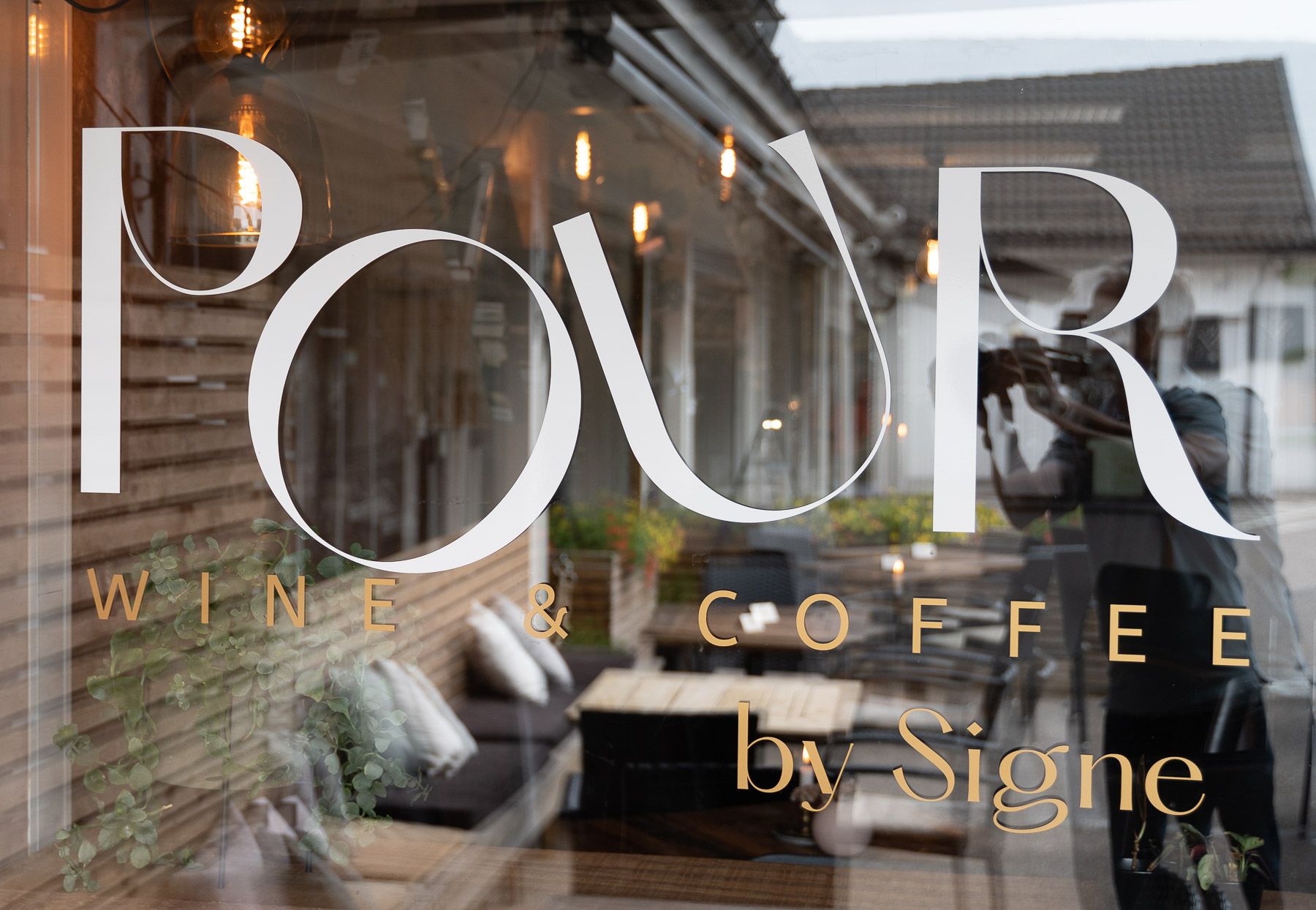 POUR wine & coffee - by Signe