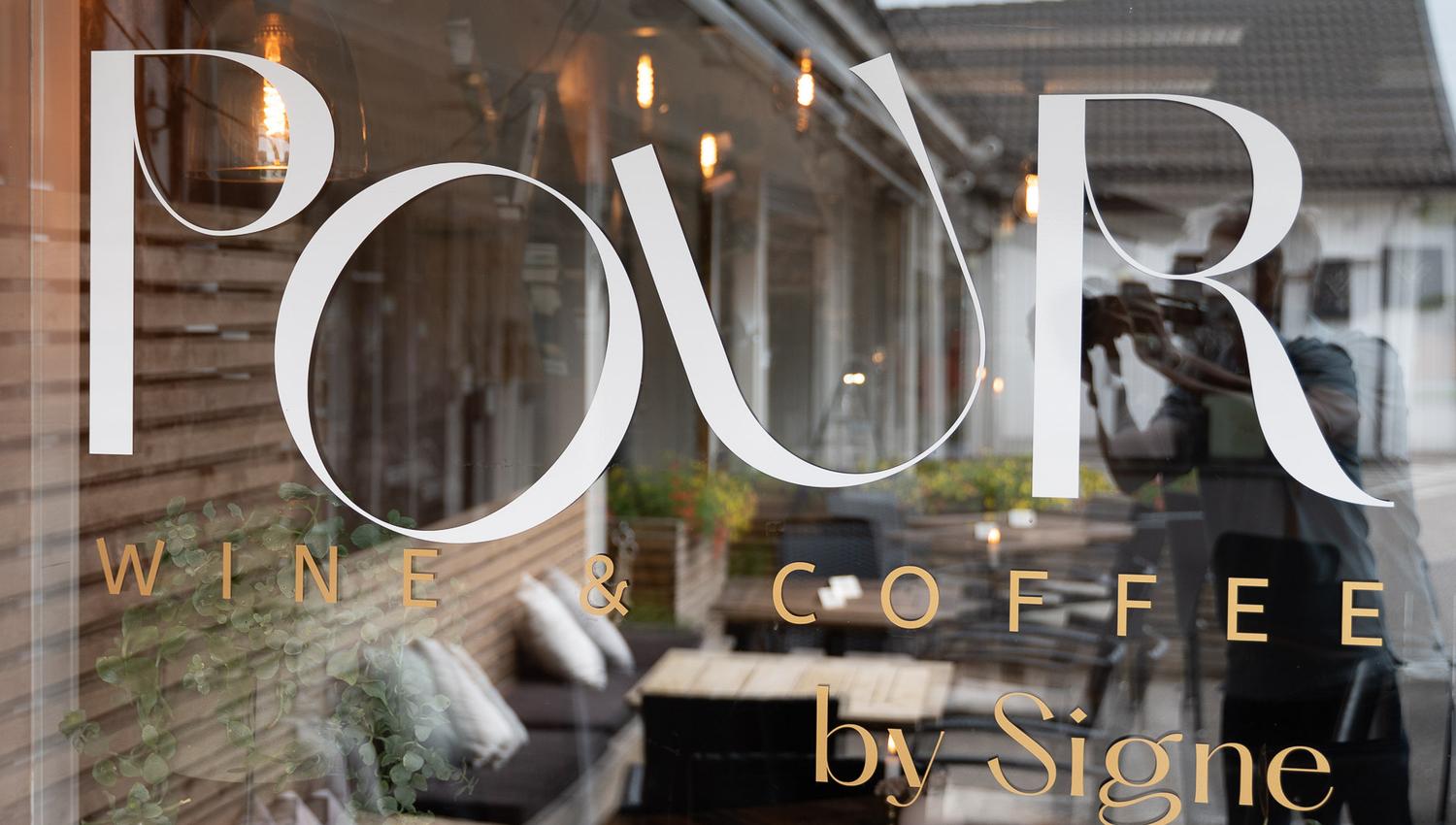 POUR wine & coffee - by Signe