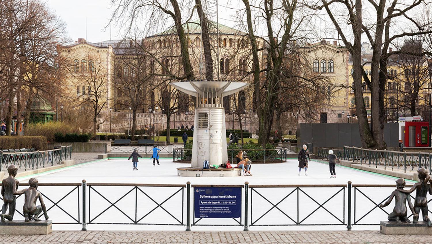 Spikersuppa skating rink with the Parliament in background