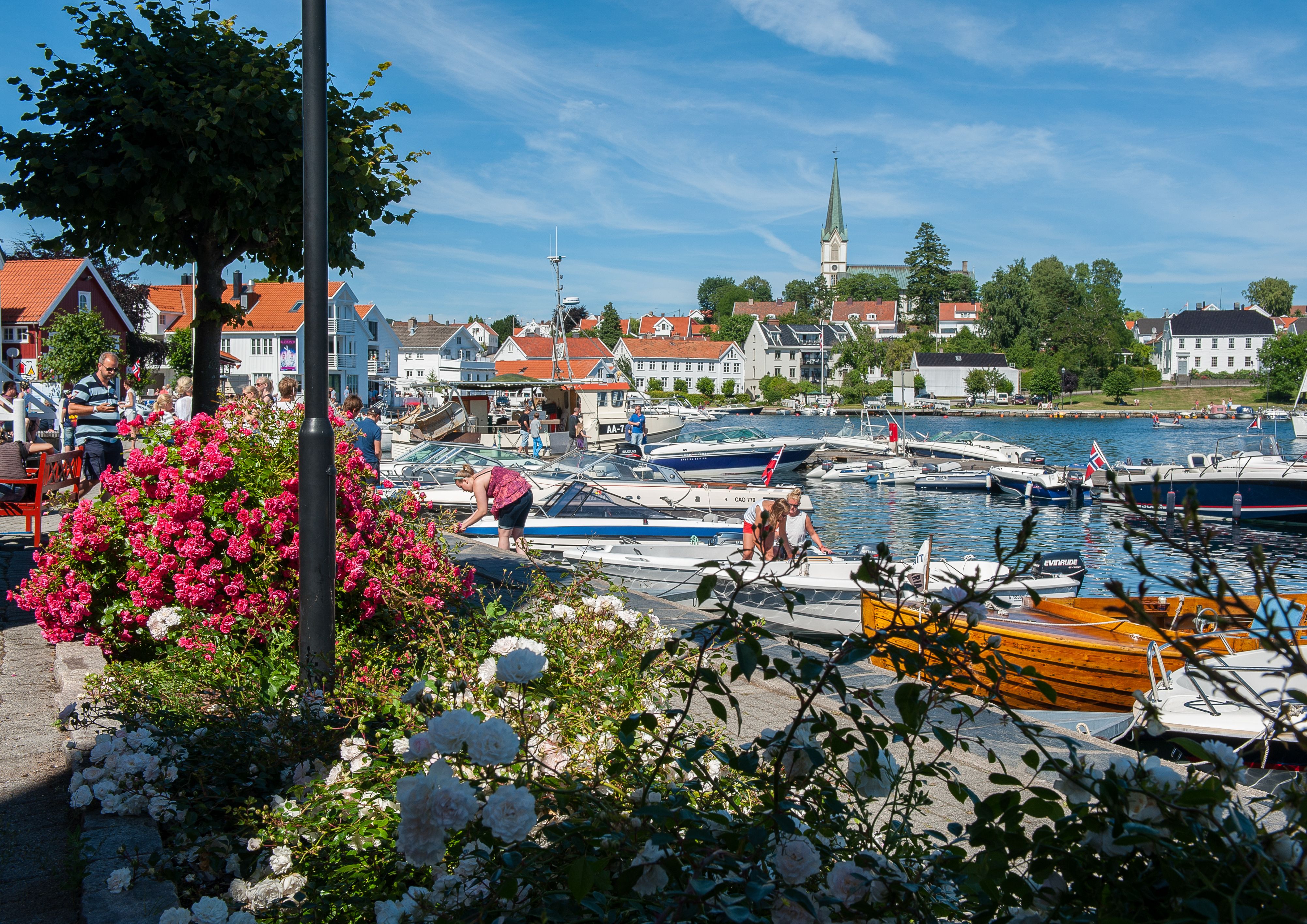 Bare en liten spasertur unna finner du vakre Lillesand!