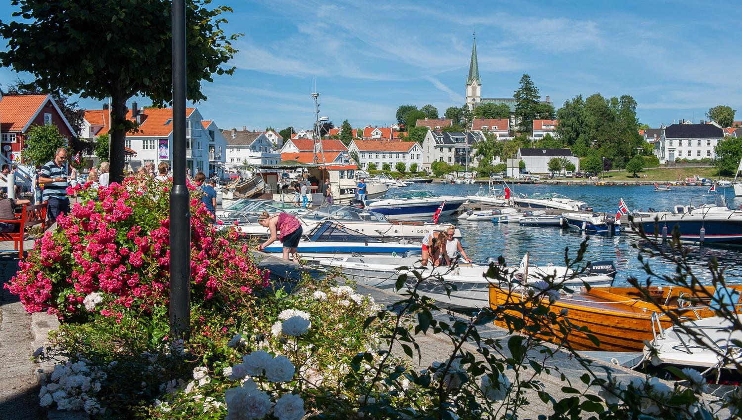 Bare en liten spasertur unna finner du vakre Lillesand!