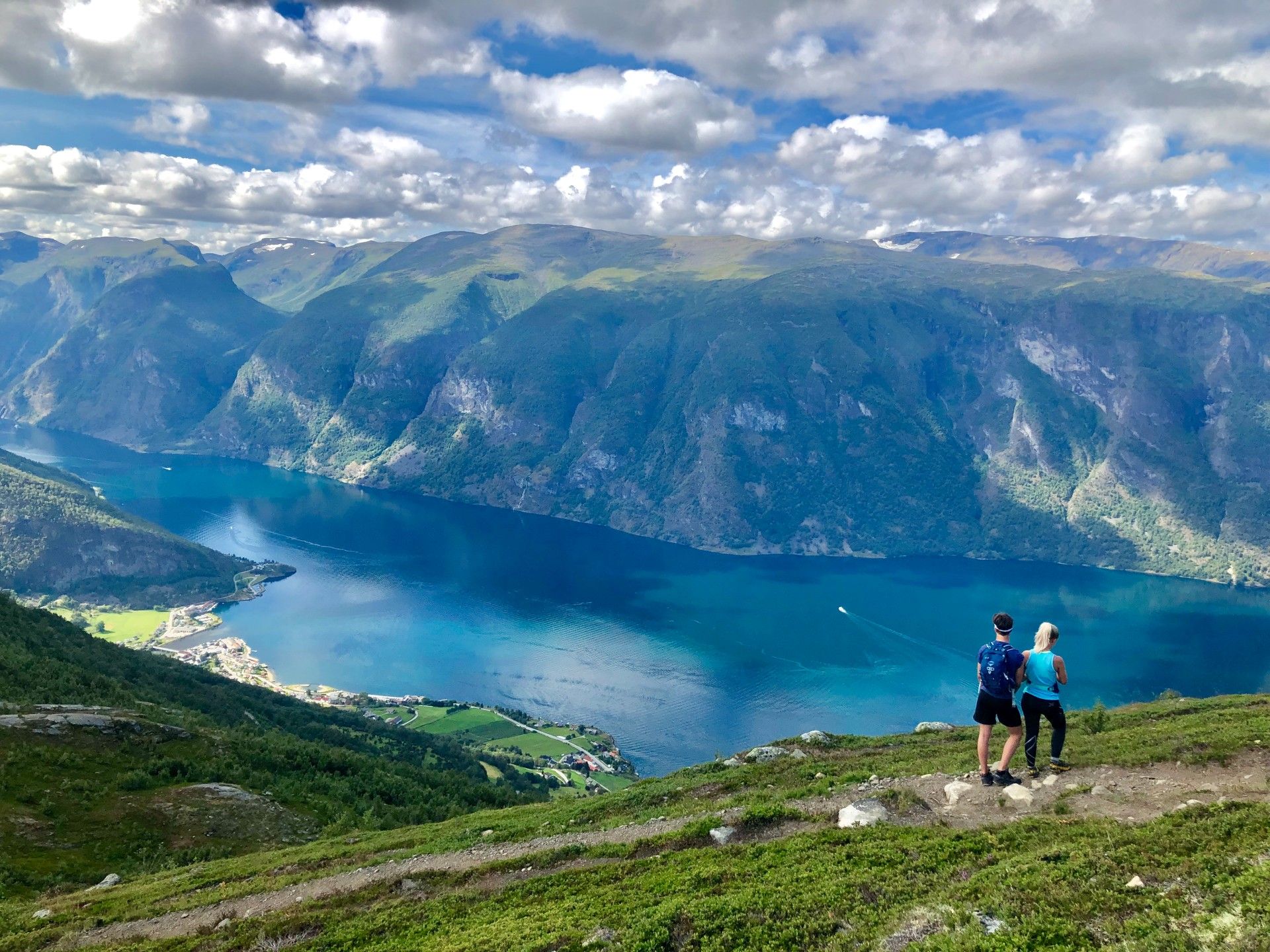 Prest, Aurland