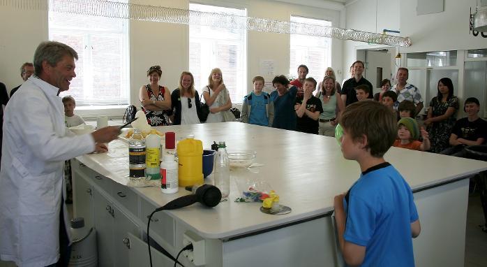 Workshop med born og forskar på KraftLaben i Odda, Hardanger.