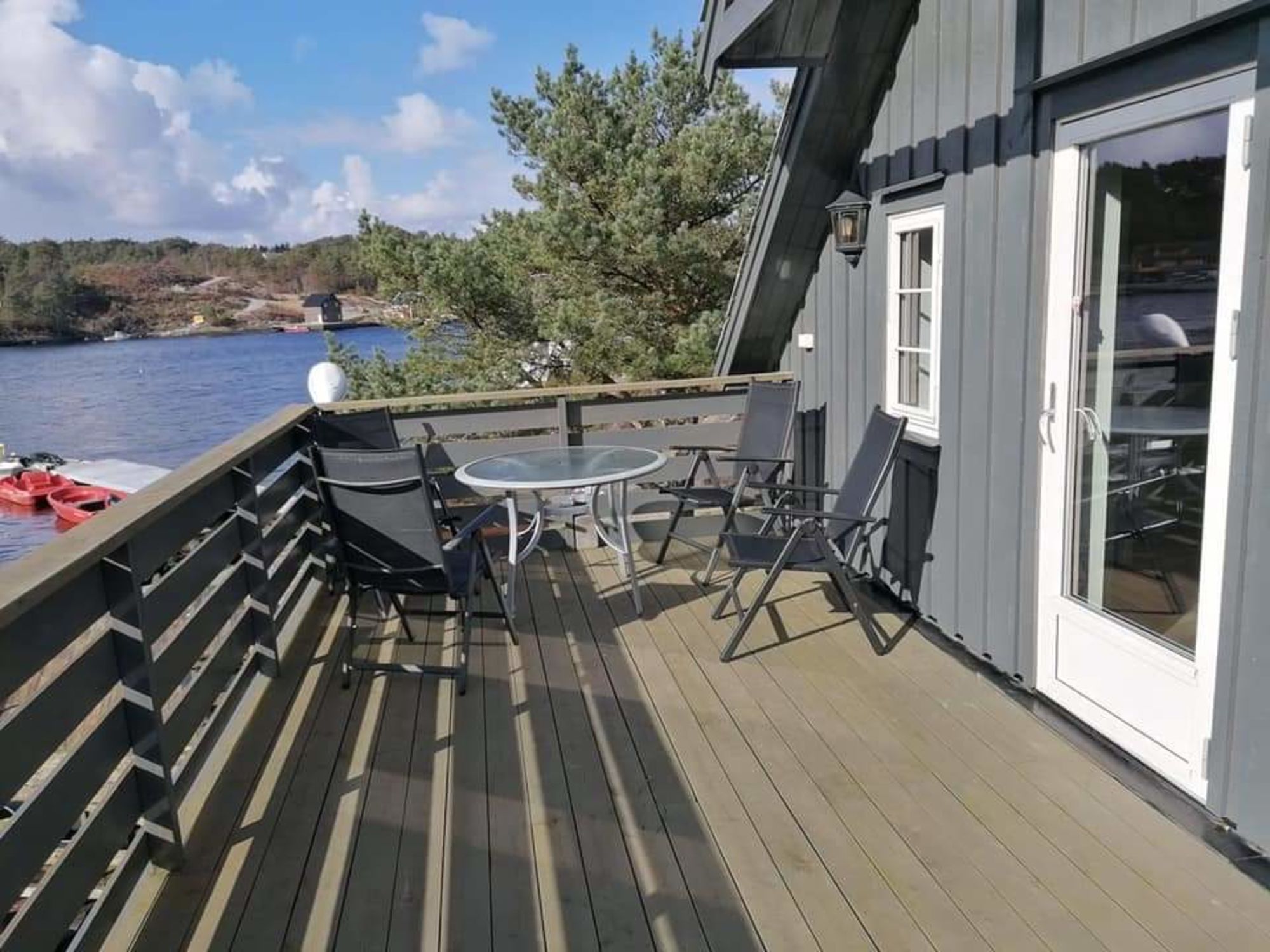Lindås gard og hytteutleige
