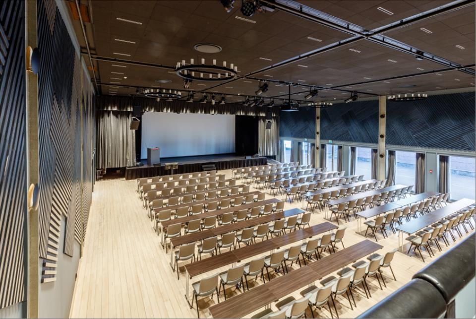 Konferansesal med langbord