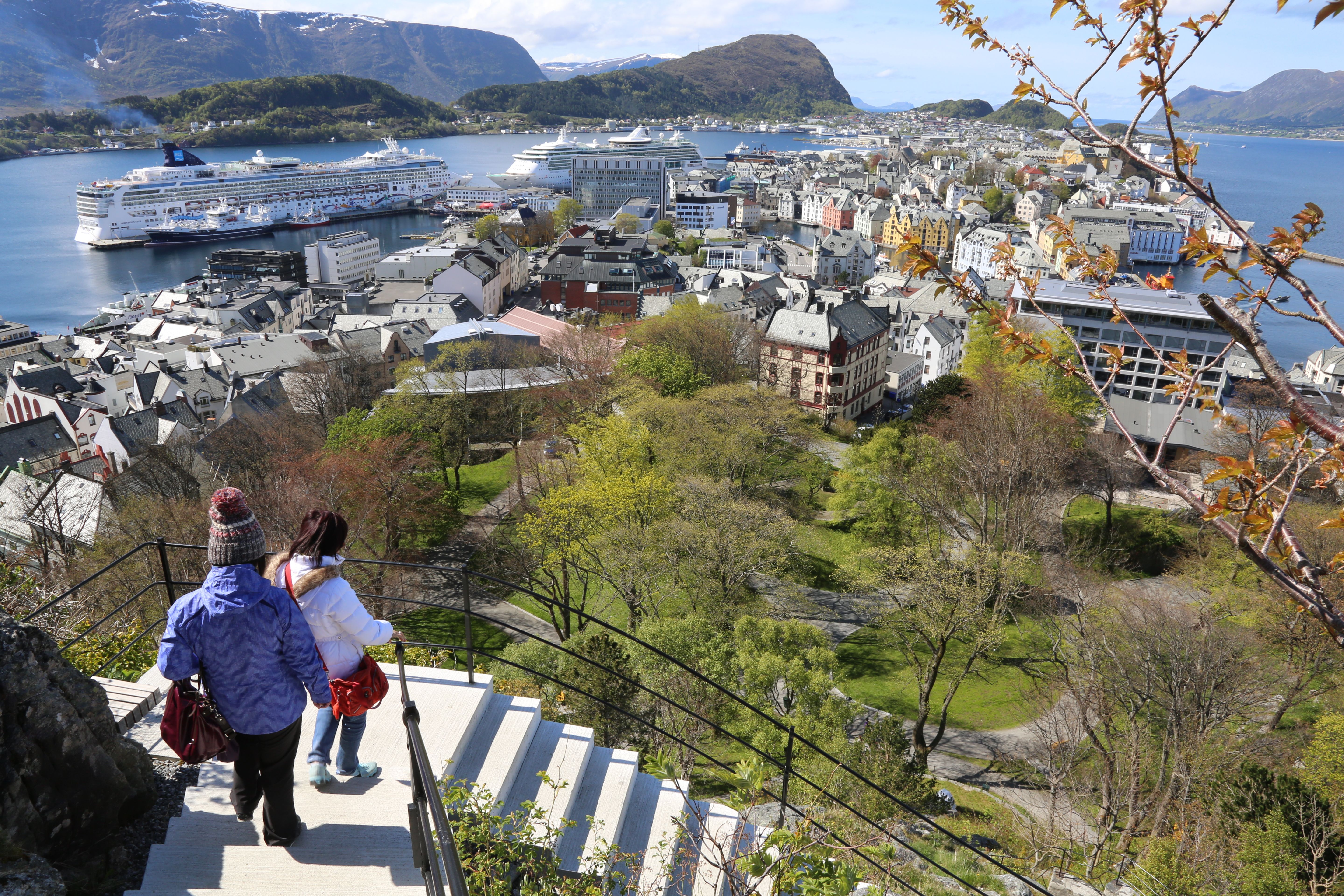 Byparken sett fra trappene på Aksla