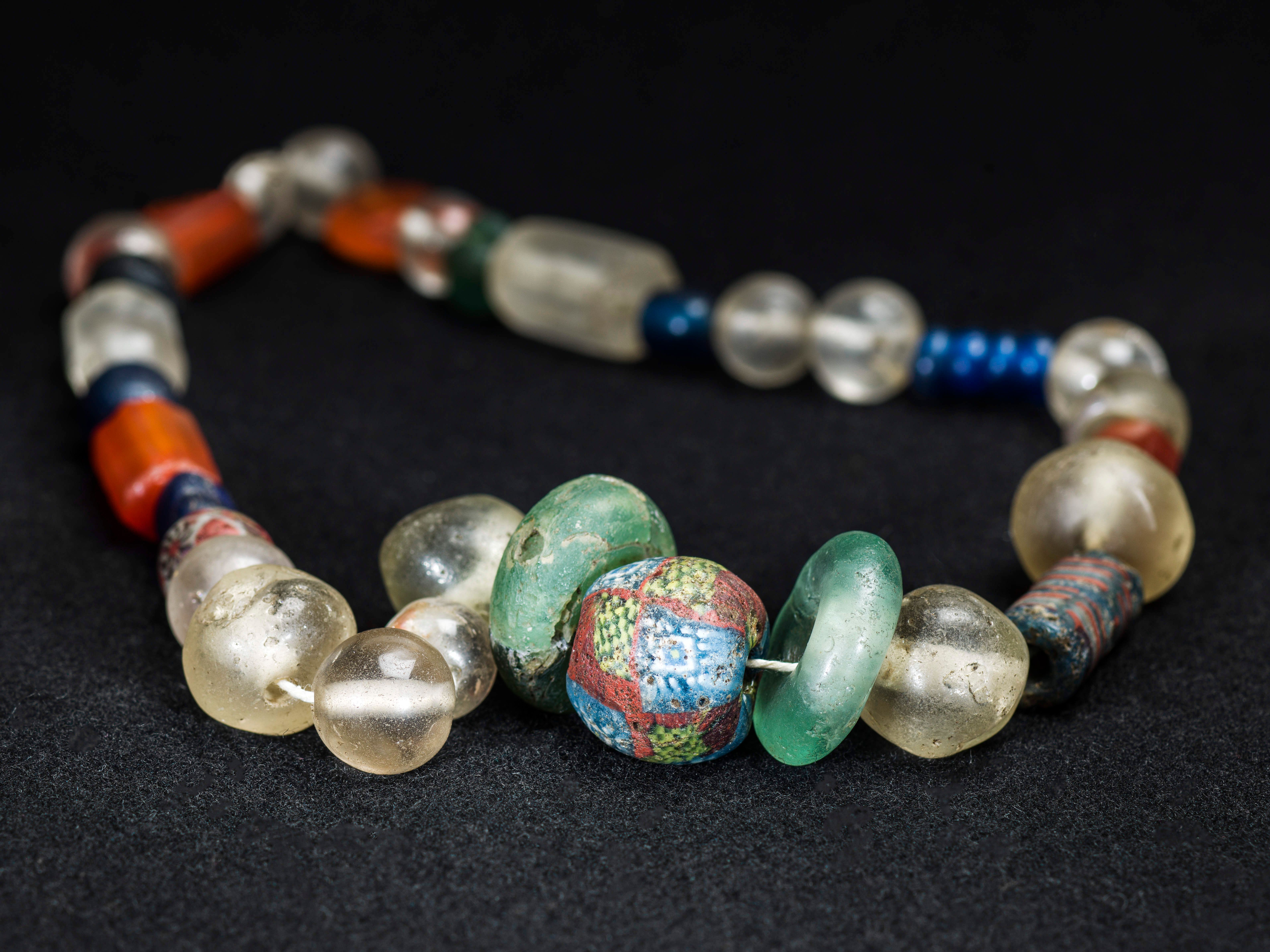 Glass pearl jewelry made as the Vikings made it