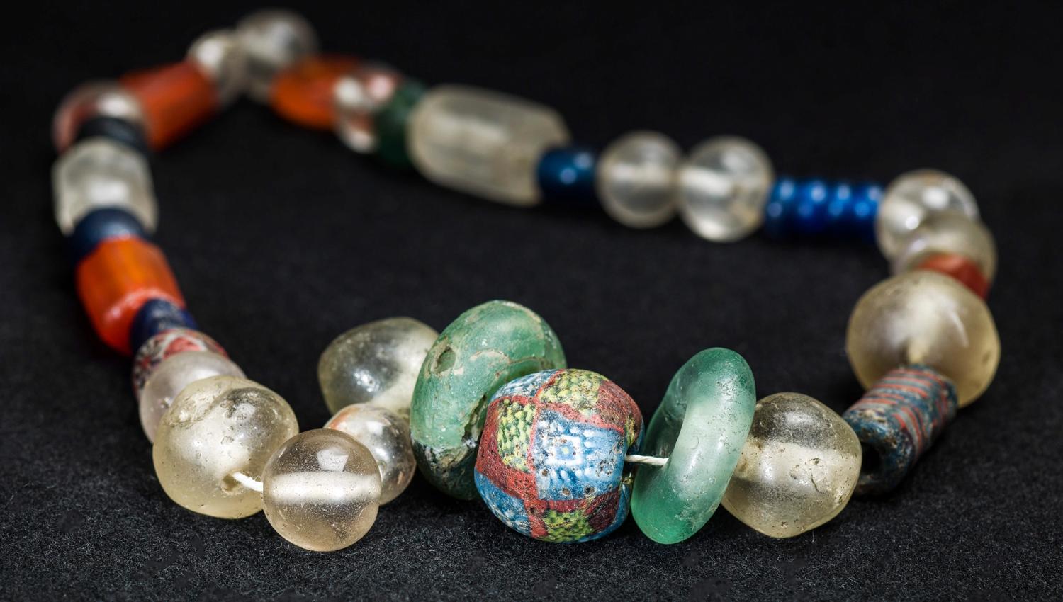 Glass pearl jewelry made as the Vikings made it
