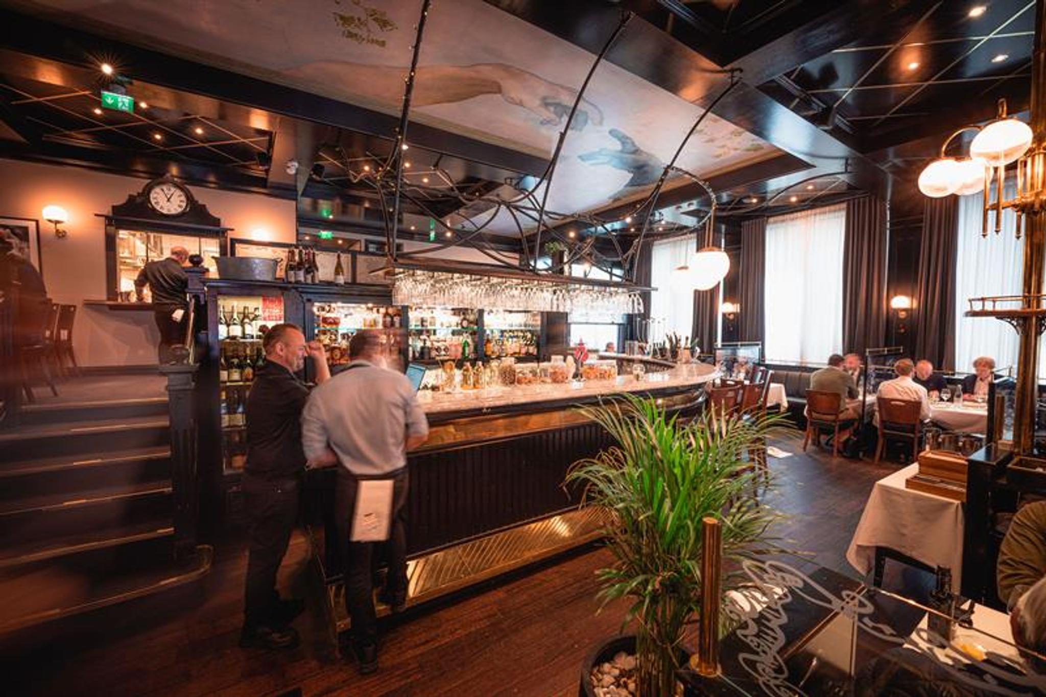 Brasserie Hansken interior bar