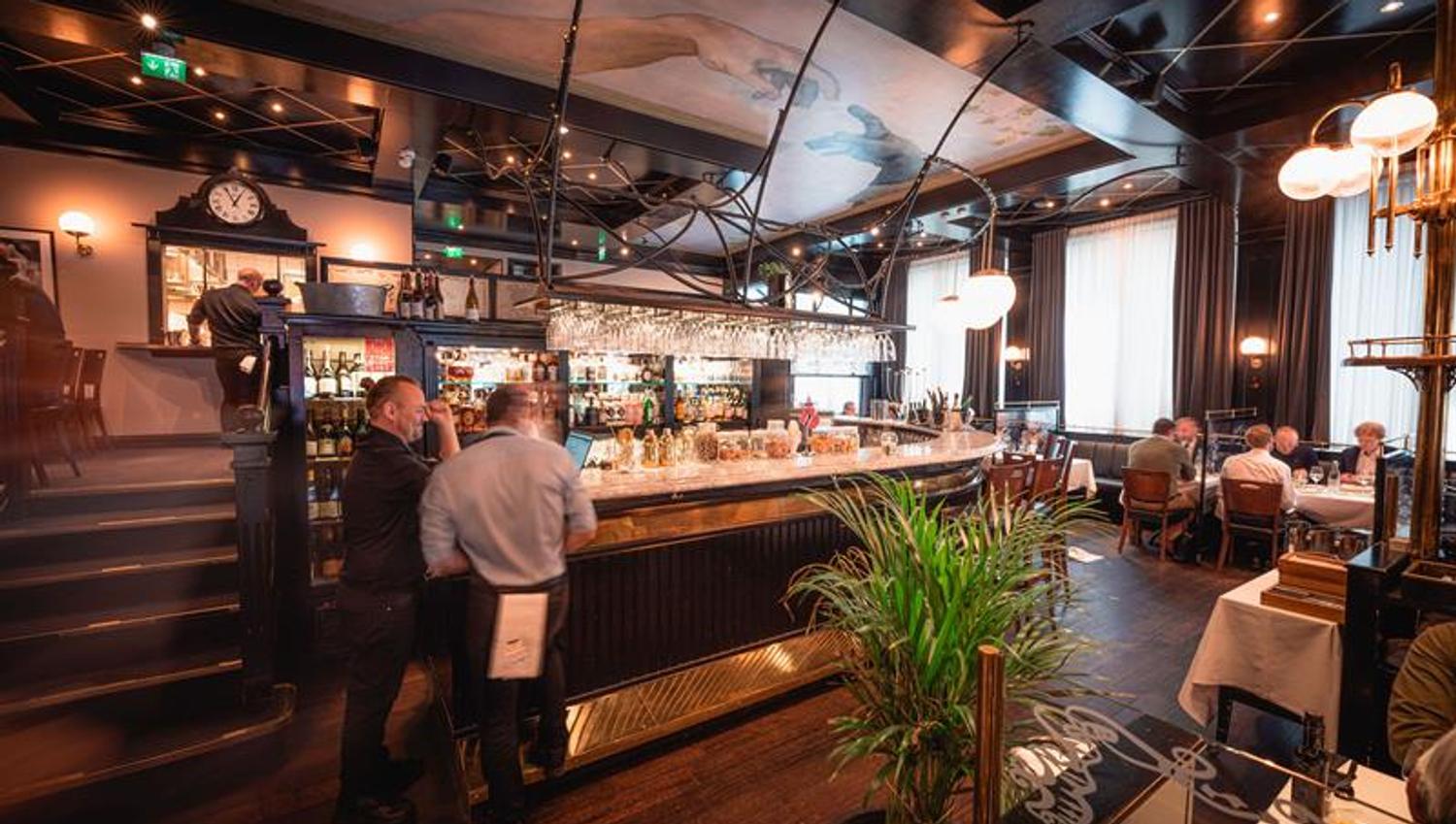 Brasserie Hansken interior bar
