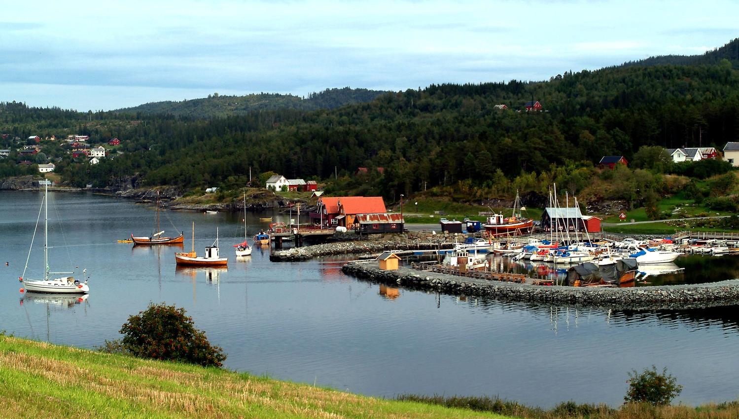 Kjerknesvågen pier along the Golden Road in Inderøy