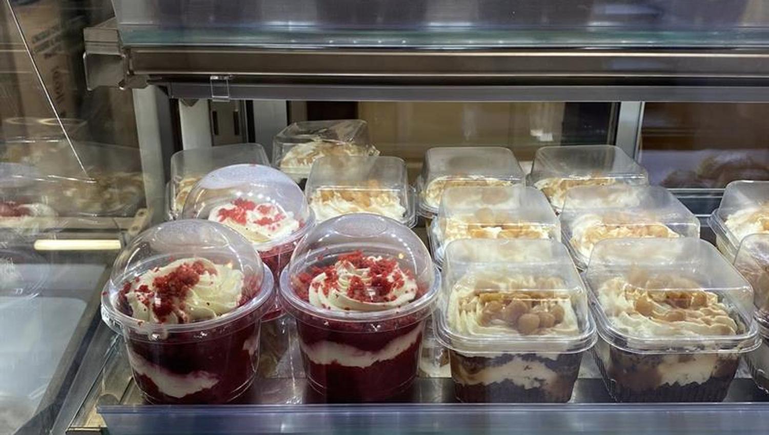 Bildet viser et utvalg av italienske kaker og søtsaker