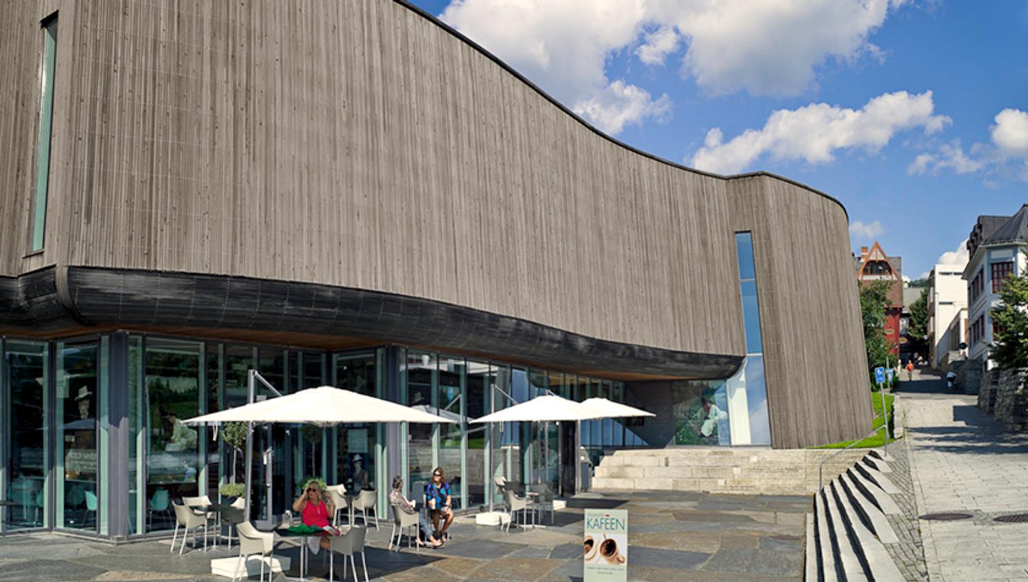 Outdoor cafe at Lillehammer Art Museum