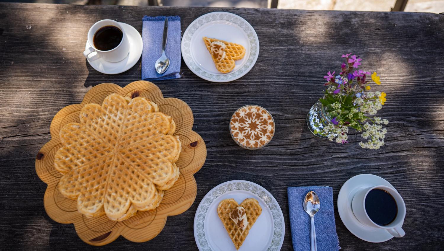 The traditional waffles and sunndalsgraut