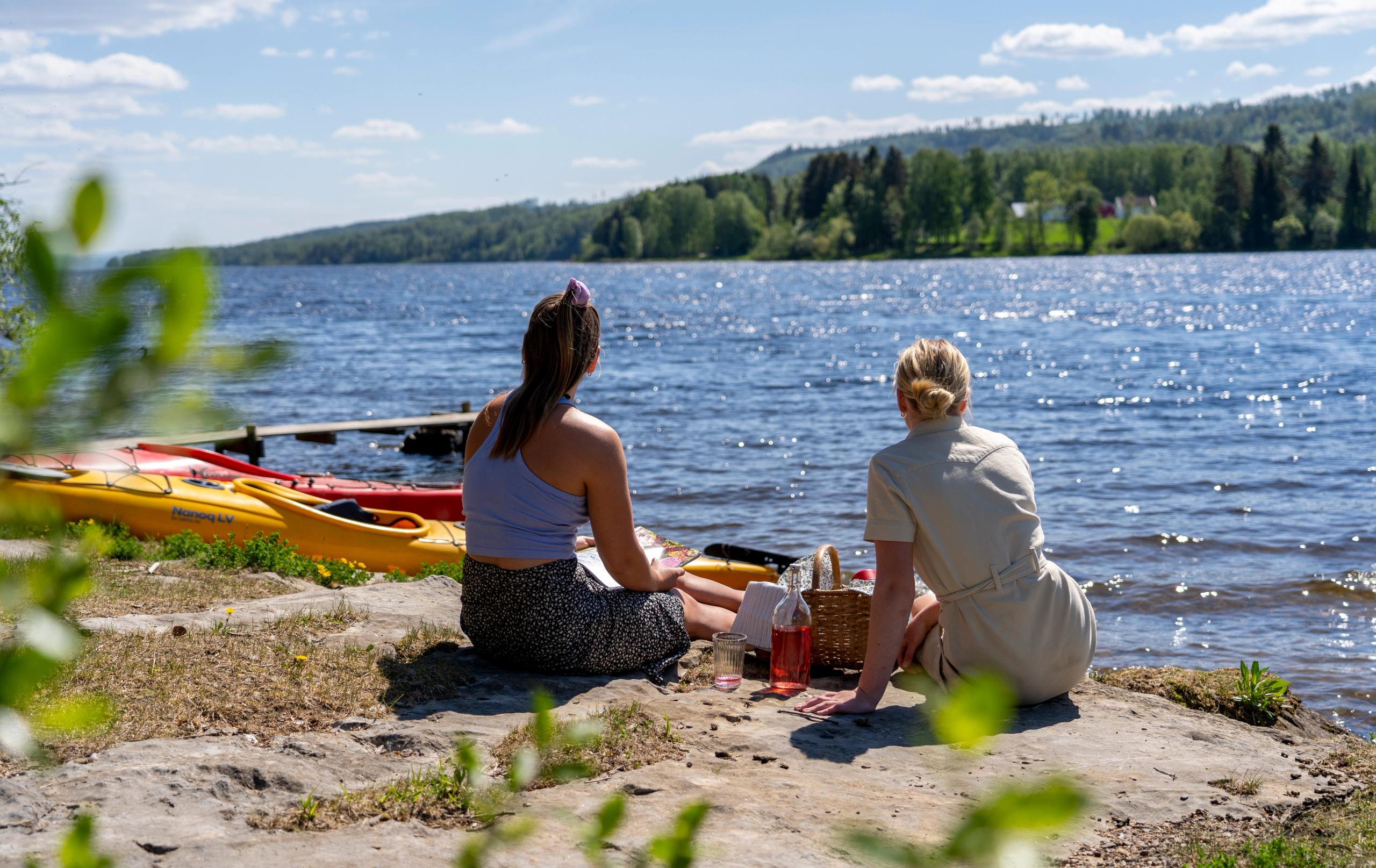 Rolige feriedager ved Mjøsa på Nes&Helgøya