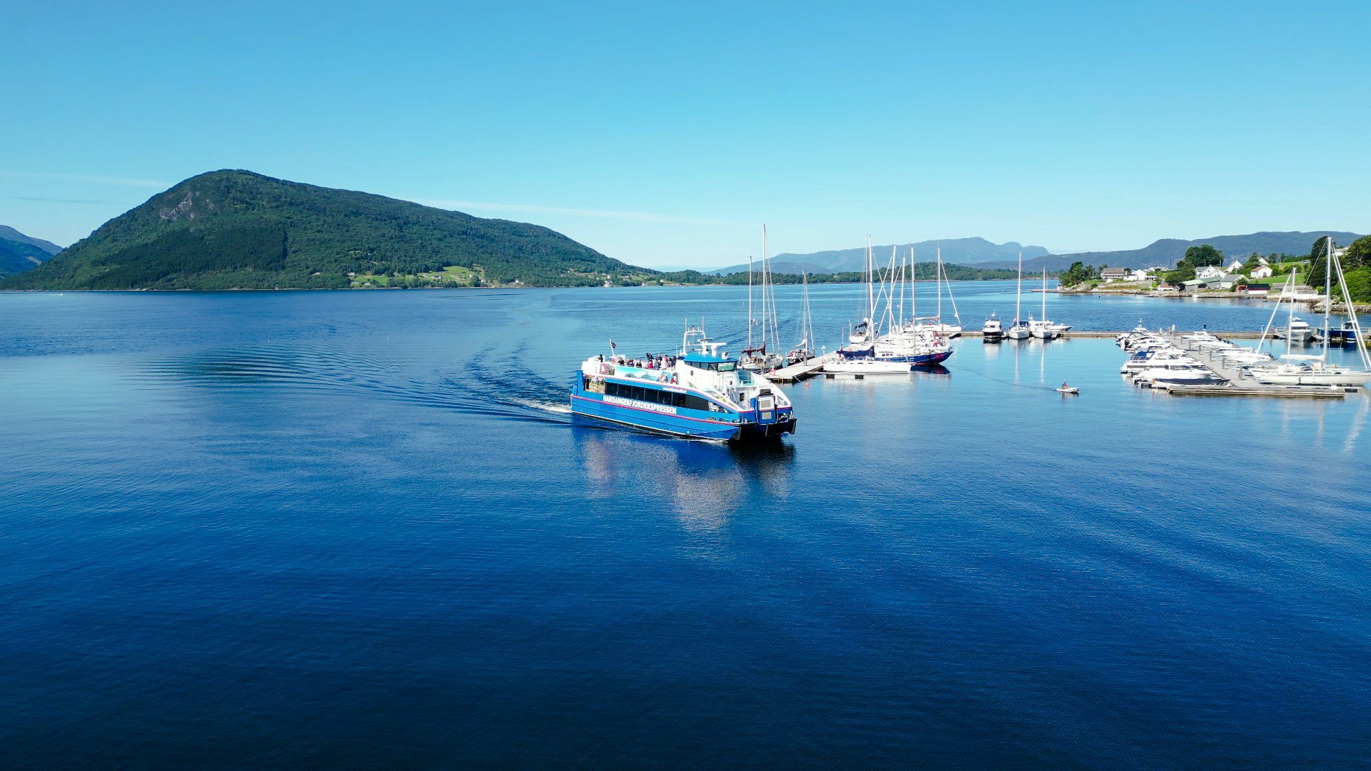 Hardangerfjordekspressen fra Bergen til Rosendal