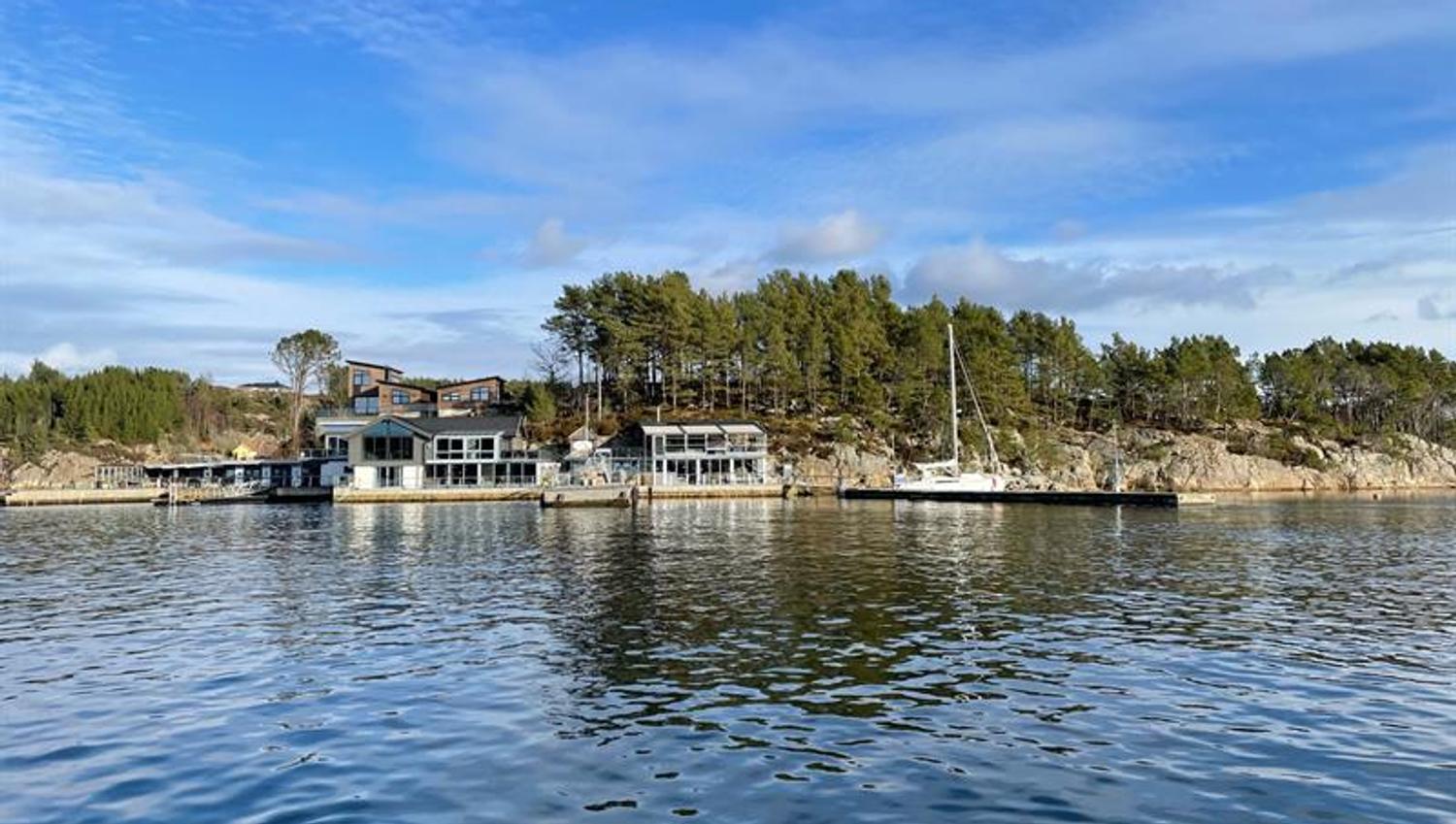 Boat trip and food at Cornelius Seafood Restaurant