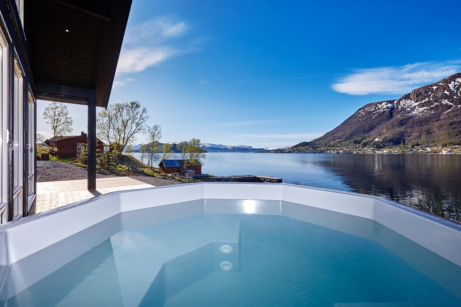 Hot tub on the terrace 