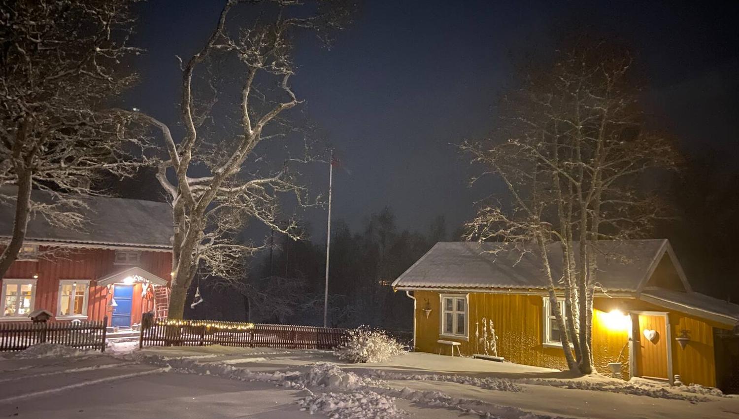 Tunet og den gule Veslestua vintertid