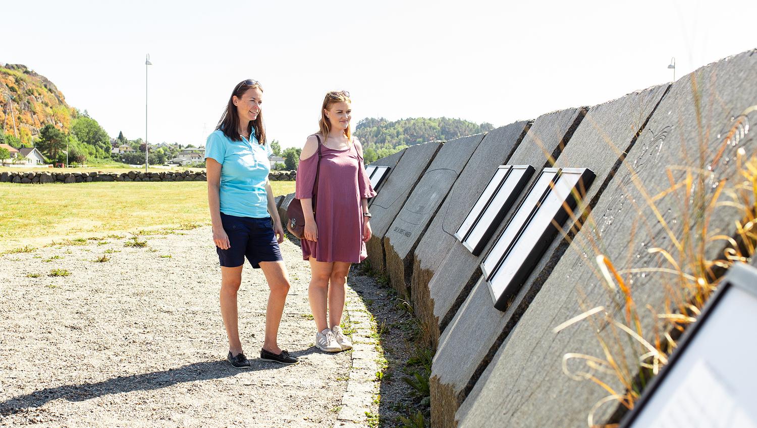 Two who visit Gokstadhaugen