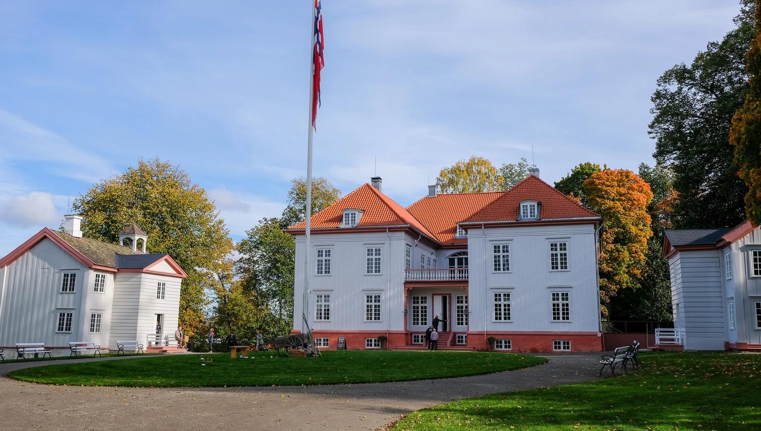 autum colours with Eidsvoll 1814 i
