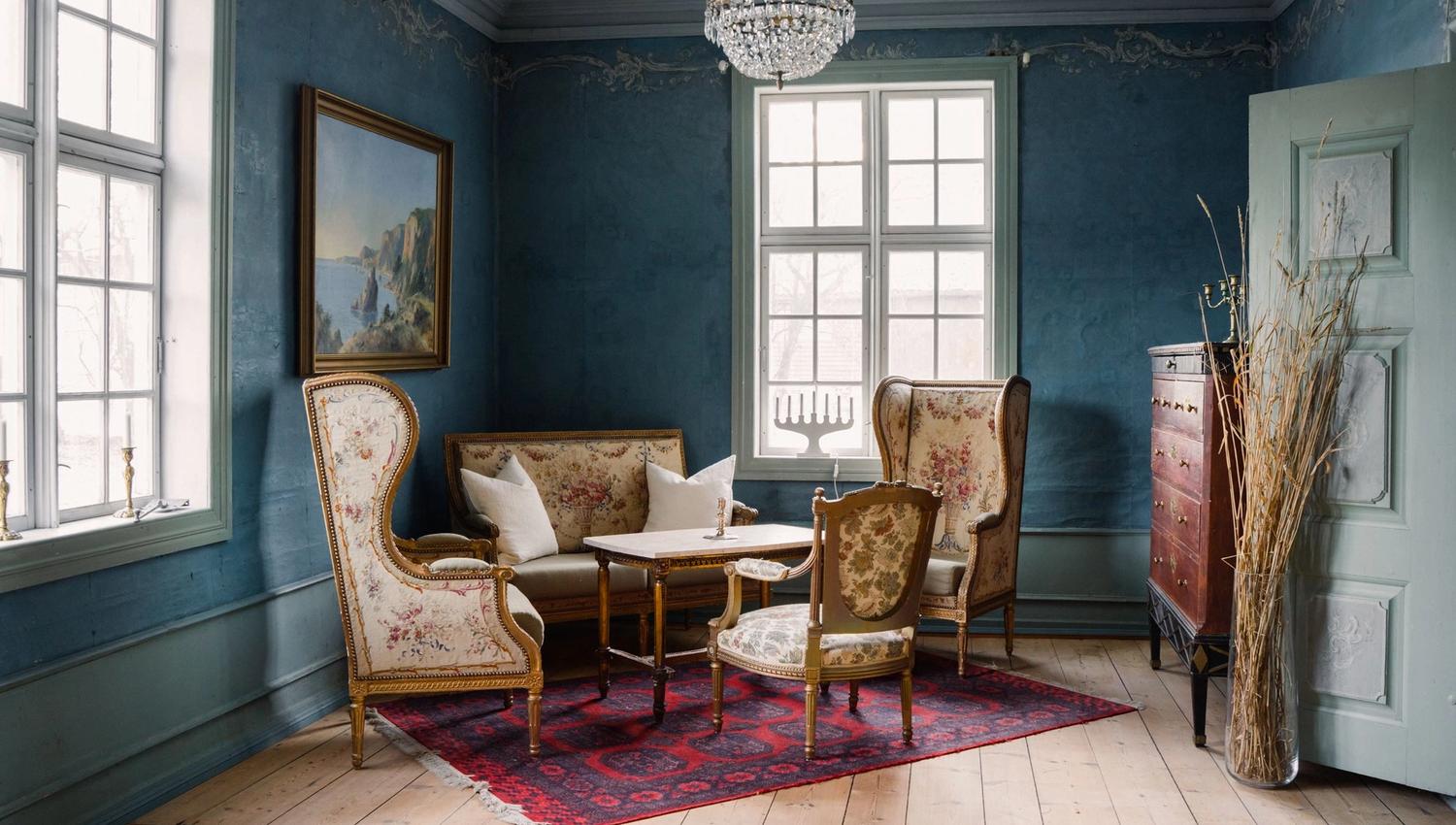 Blue salon at Skrivergaarden with classic furniture, artwork and historic details.
