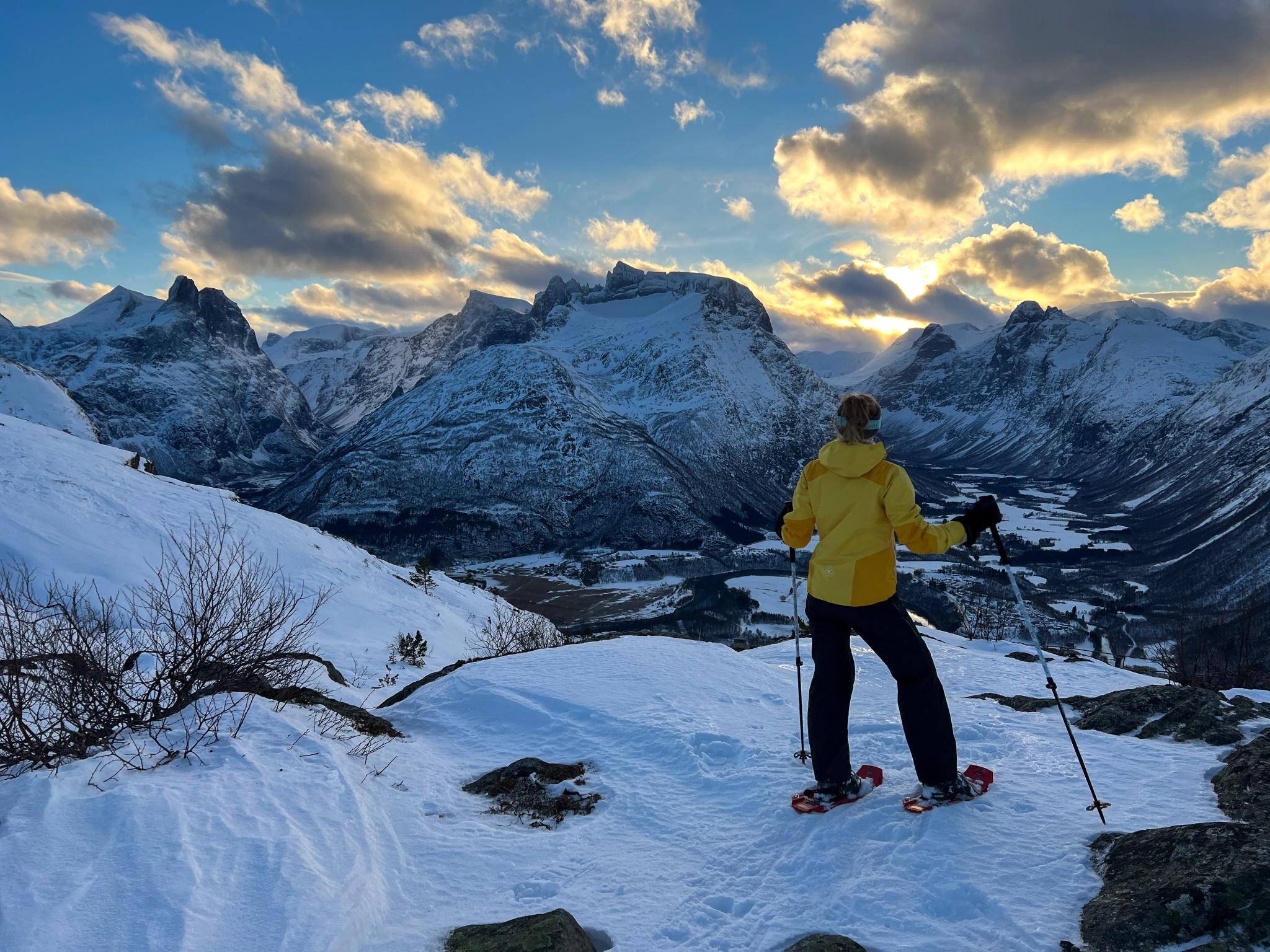 Guided Snowshoeing & Gondola Ticket in Åndalsnes