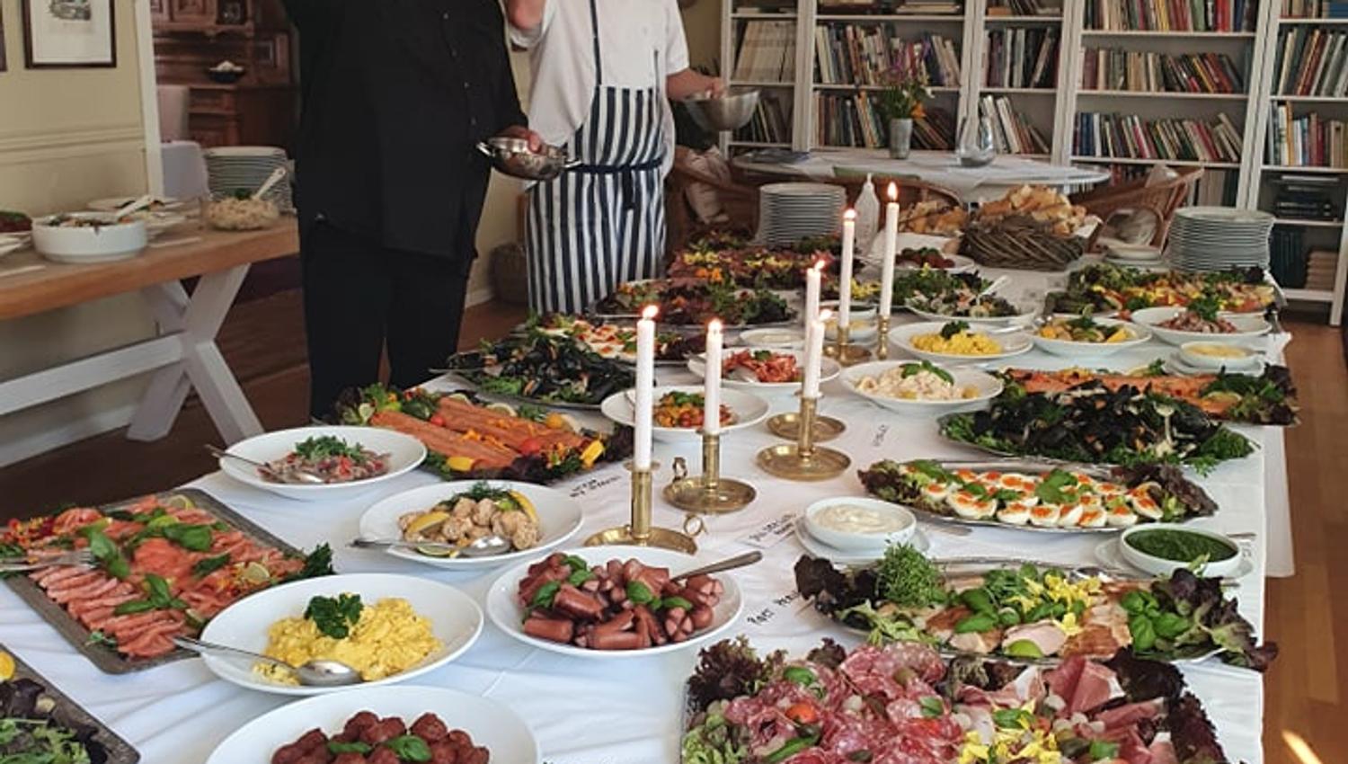 Gjestgiveren med stor buffet på Hvaler Gjestgiveri