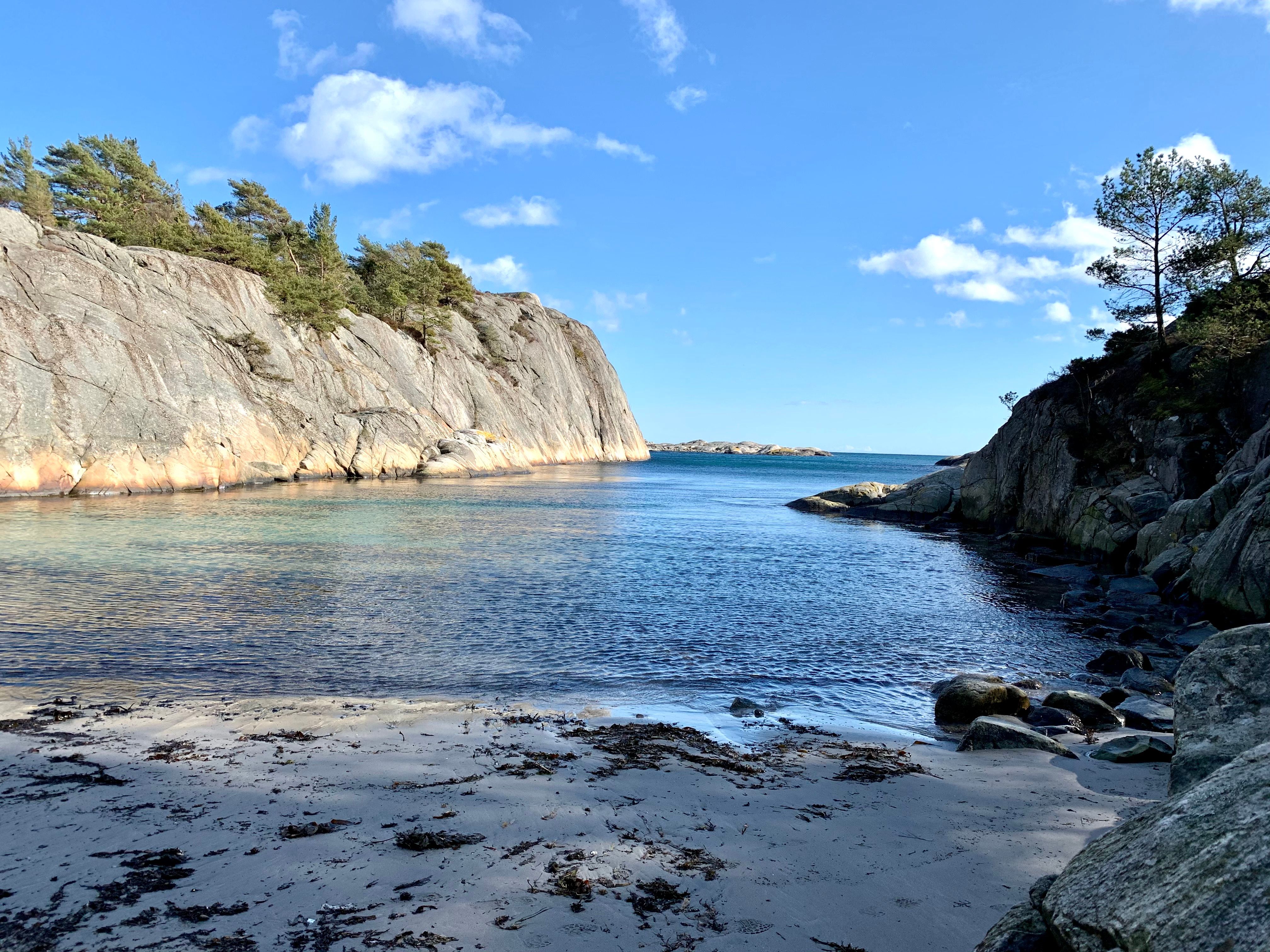 I Saltviga finner du både sandstrand og svaberg