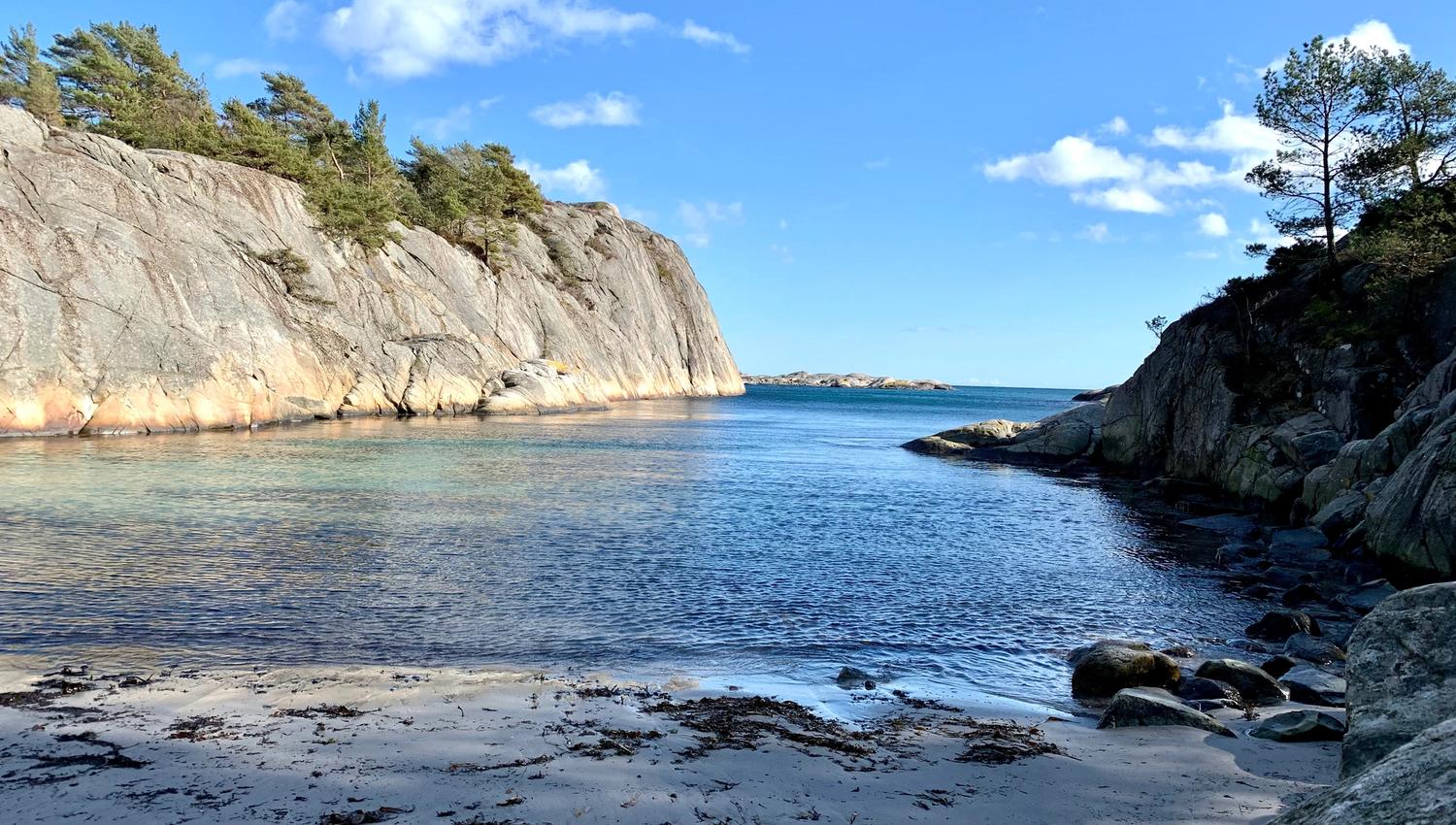 I Saltviga finner du både sandstrand og svaberg
