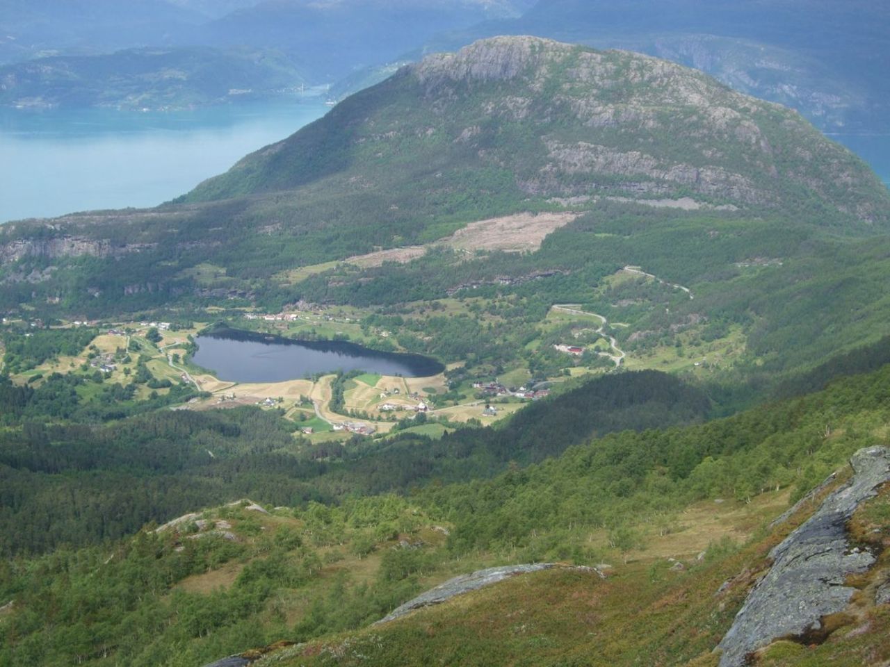 utsikt over Herandvatnet frå Såtesteinane