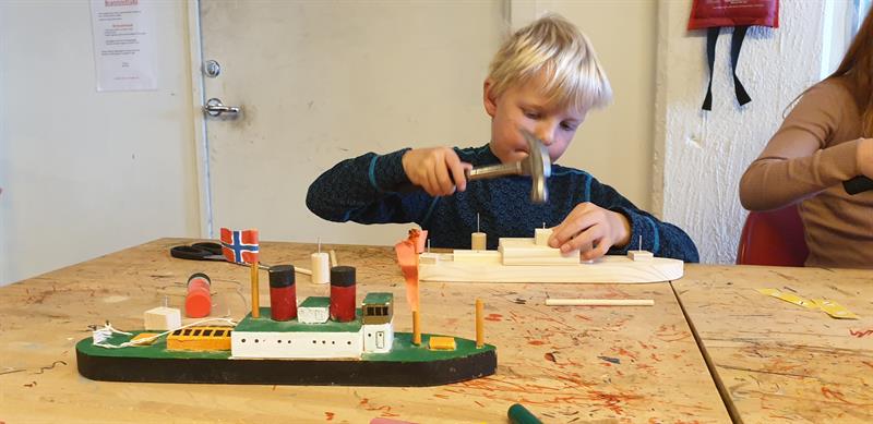 Building boats. Children´s workshop at The Norwegian Maritime Museum