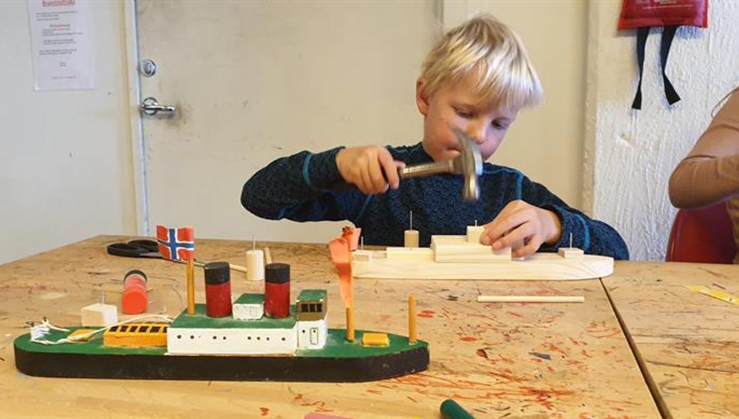 Building boats. Children´s workshop at The Norwegian Maritime Museum