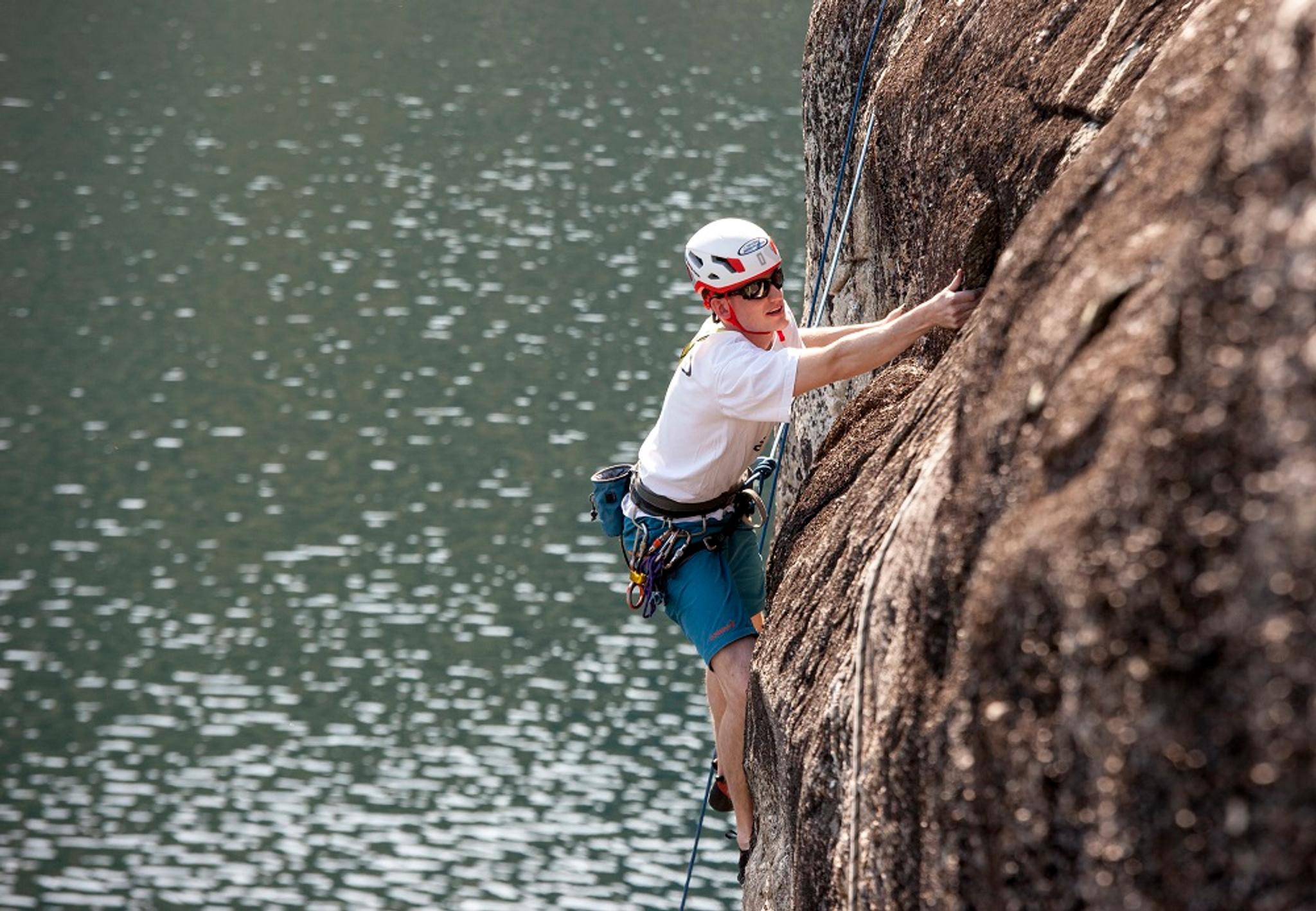 Climbing, rappelling and caving in Valldal
