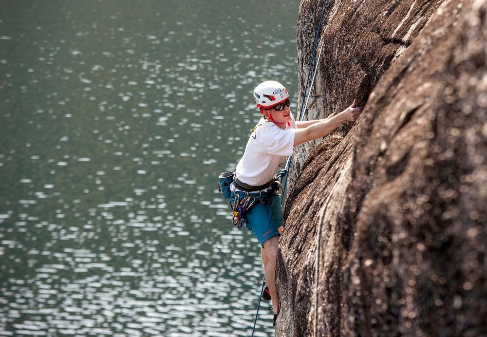 Climbing, rappelling and caving in Valldal